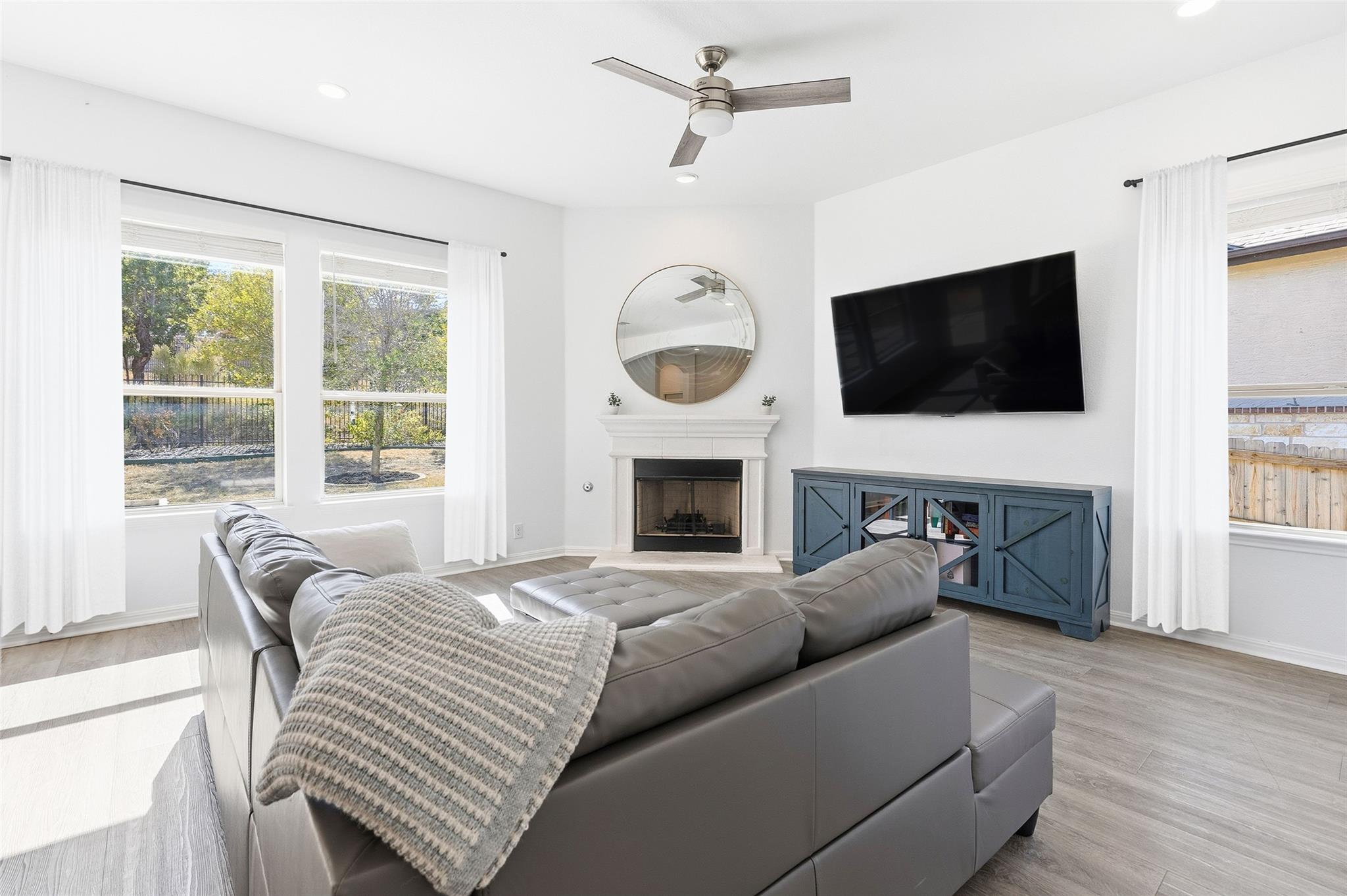 5425 Texas Bluebell Dr, Spicewood, TX 78669