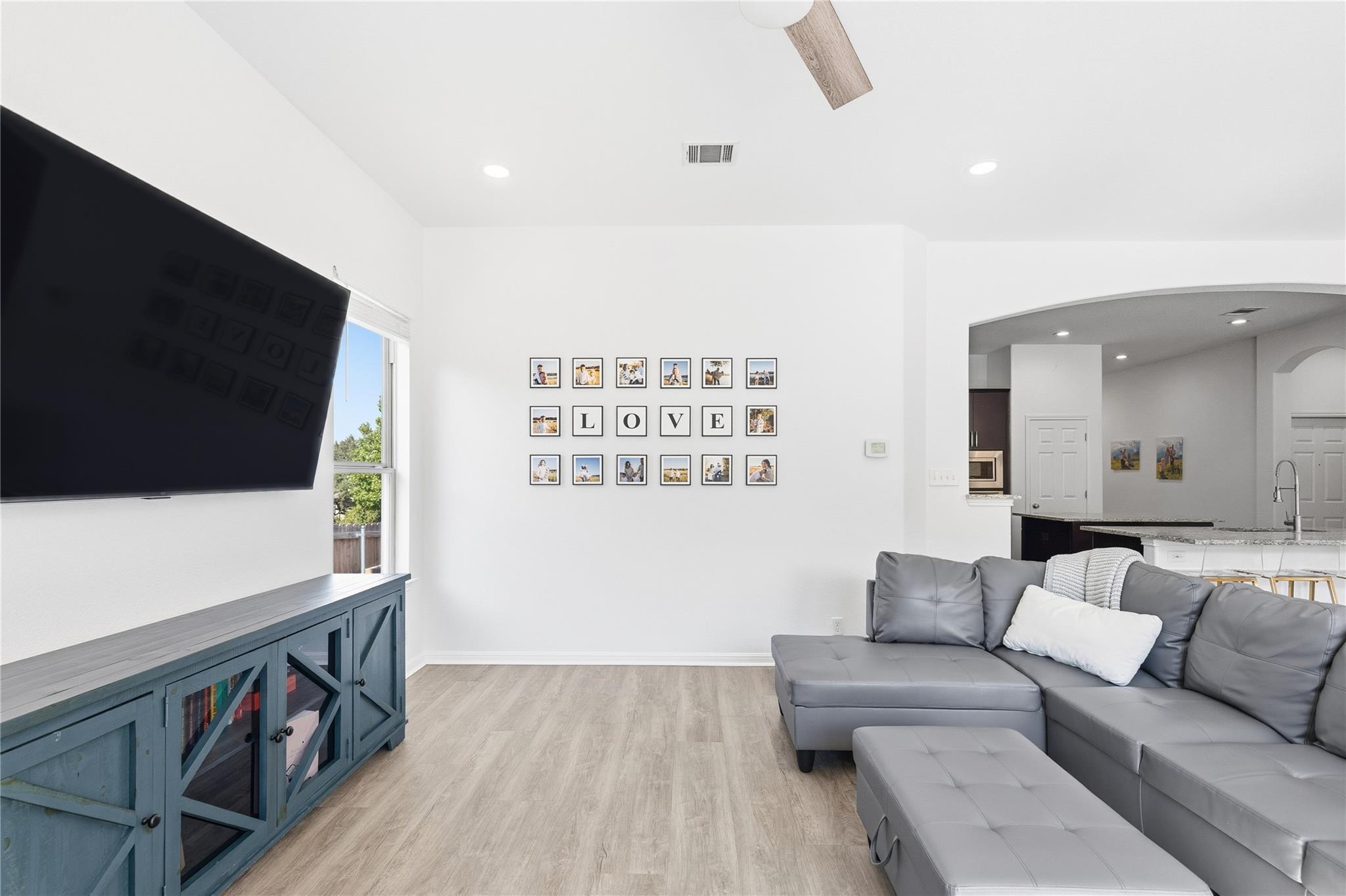 5425 Texas Bluebell Dr, Spicewood, TX 78669