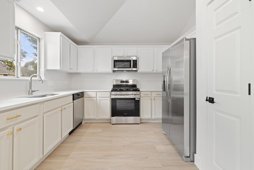 1006 Cottonbowl Dr, Taylor, TX 76574