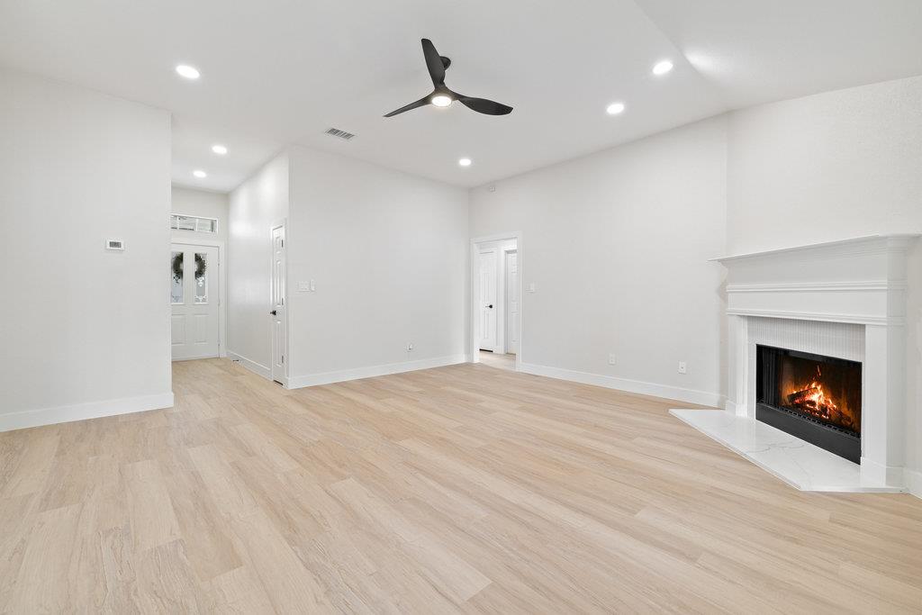 1006 Cottonbowl Dr, Taylor, TX 76574