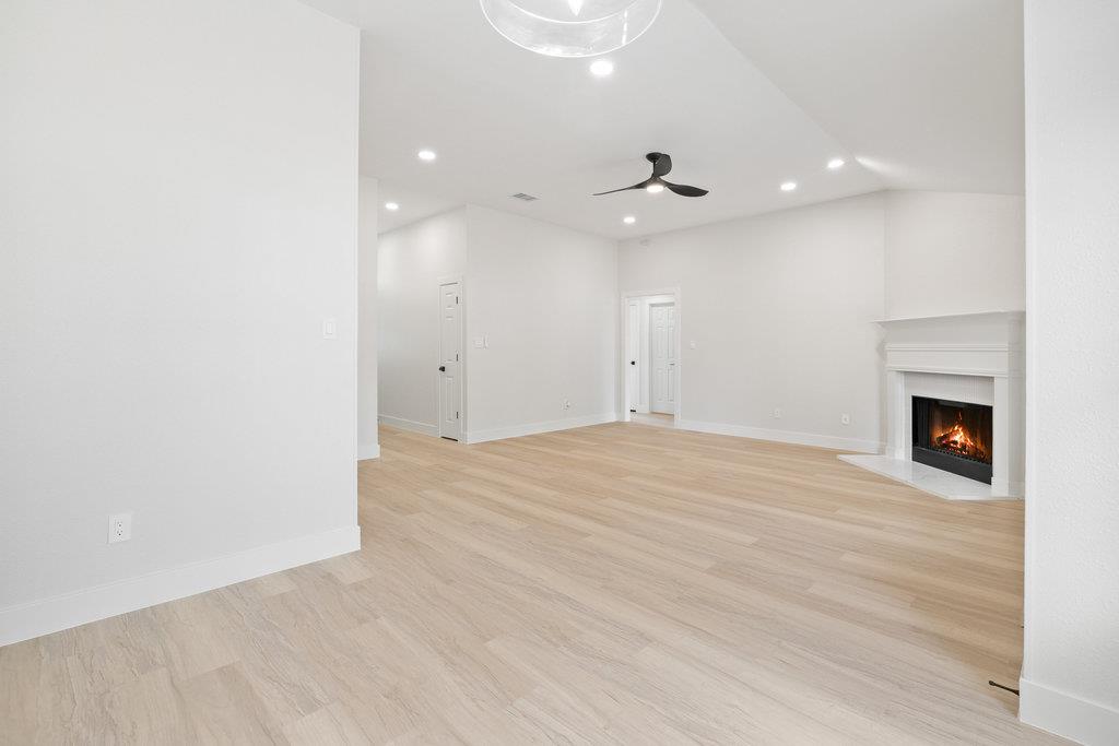 1006 Cottonbowl Dr, Taylor, TX 76574