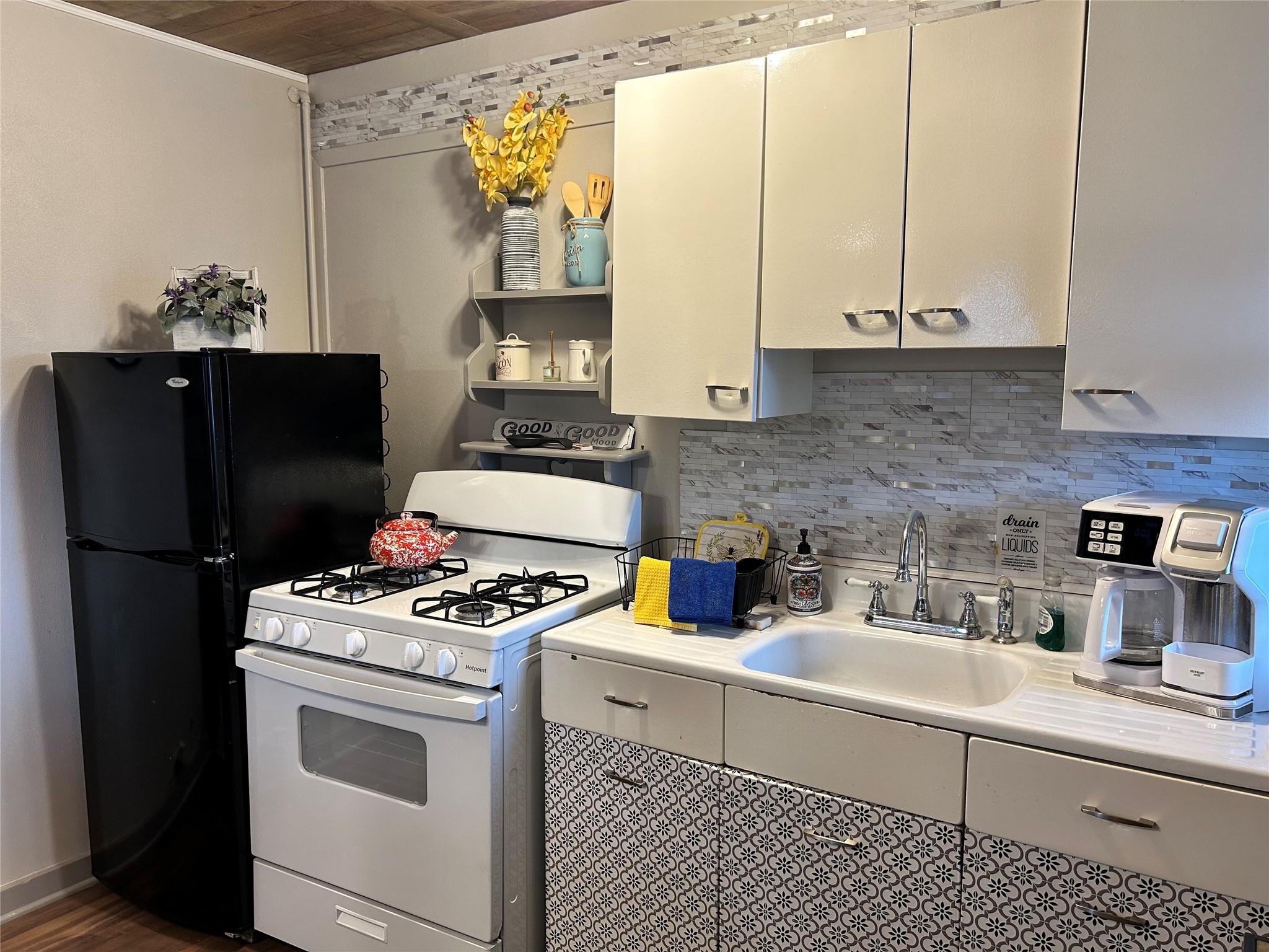 161 Alexander Dr # 8, Tow, TX 78643