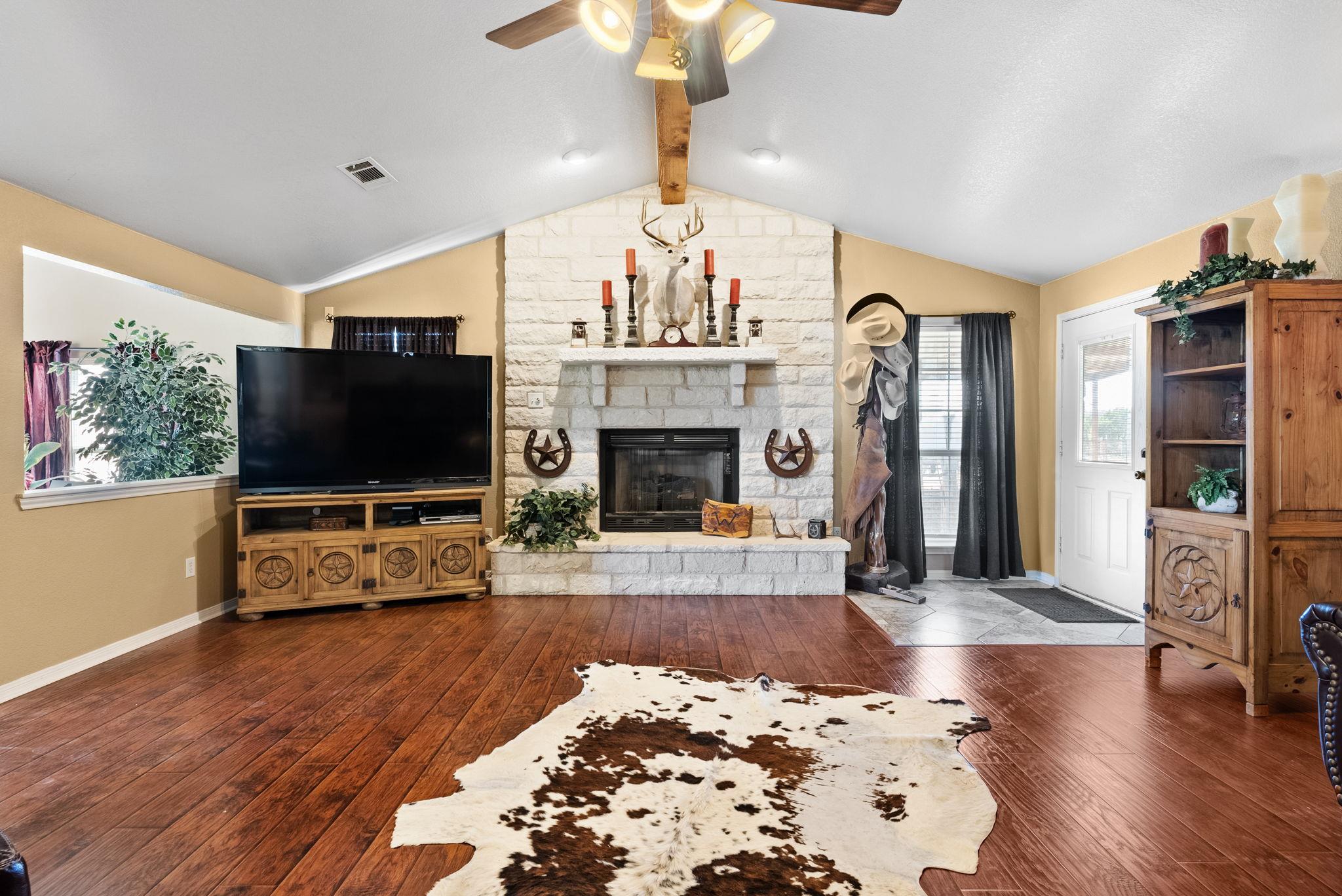 207 County Road 4492, Kempner, TX 76539