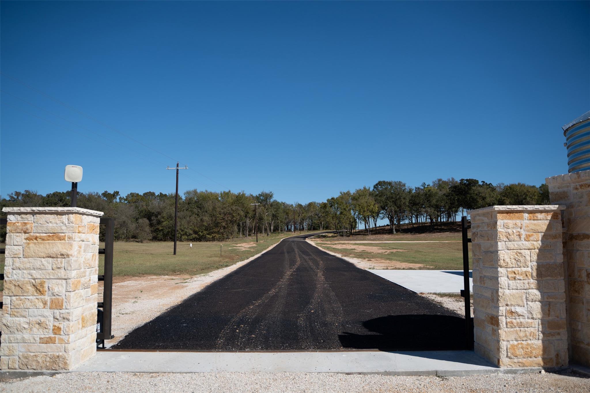 204 Little Branch Ln, Cameron, TX 76520