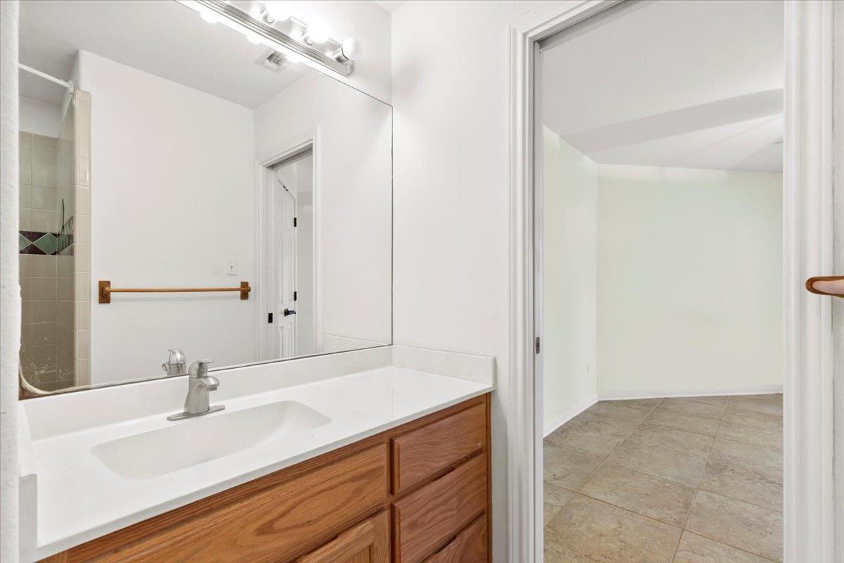 180 W Kelley Rd, Bastrop, TX 78602