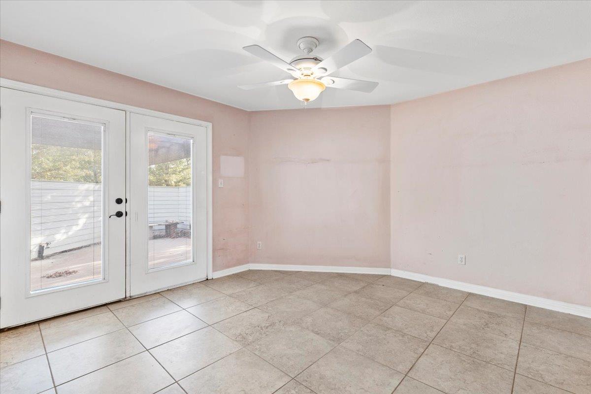 180 W Kelley Rd, Bastrop, TX 78602