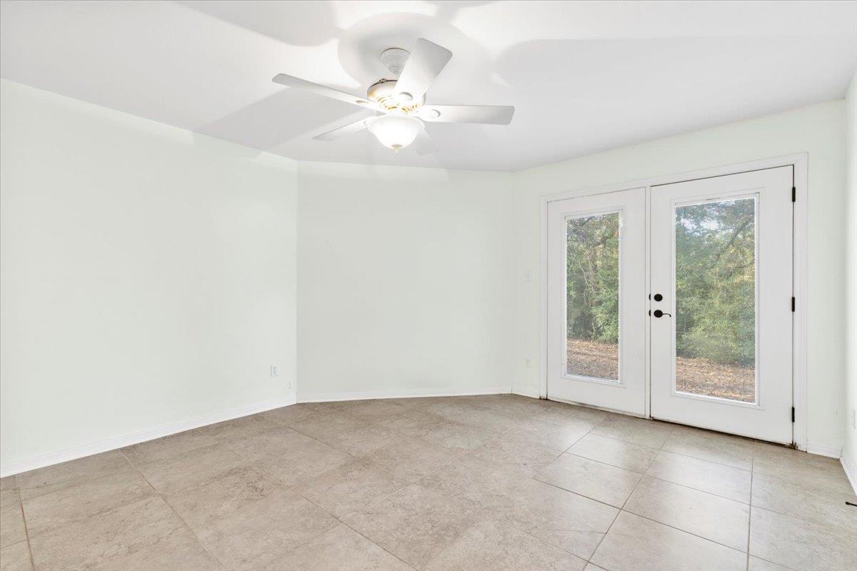 180 W Kelley Rd, Bastrop, TX 78602