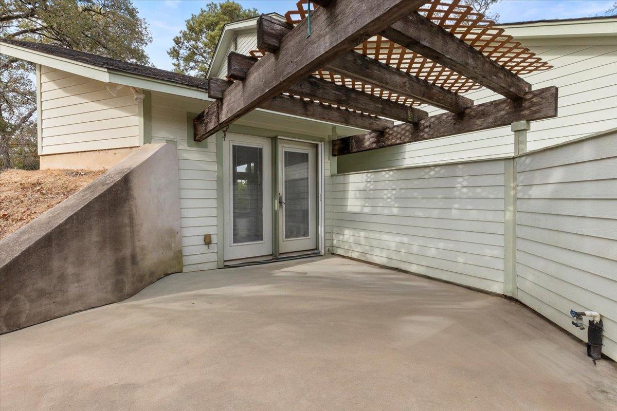 180 W Kelley Rd, Bastrop, TX 78602