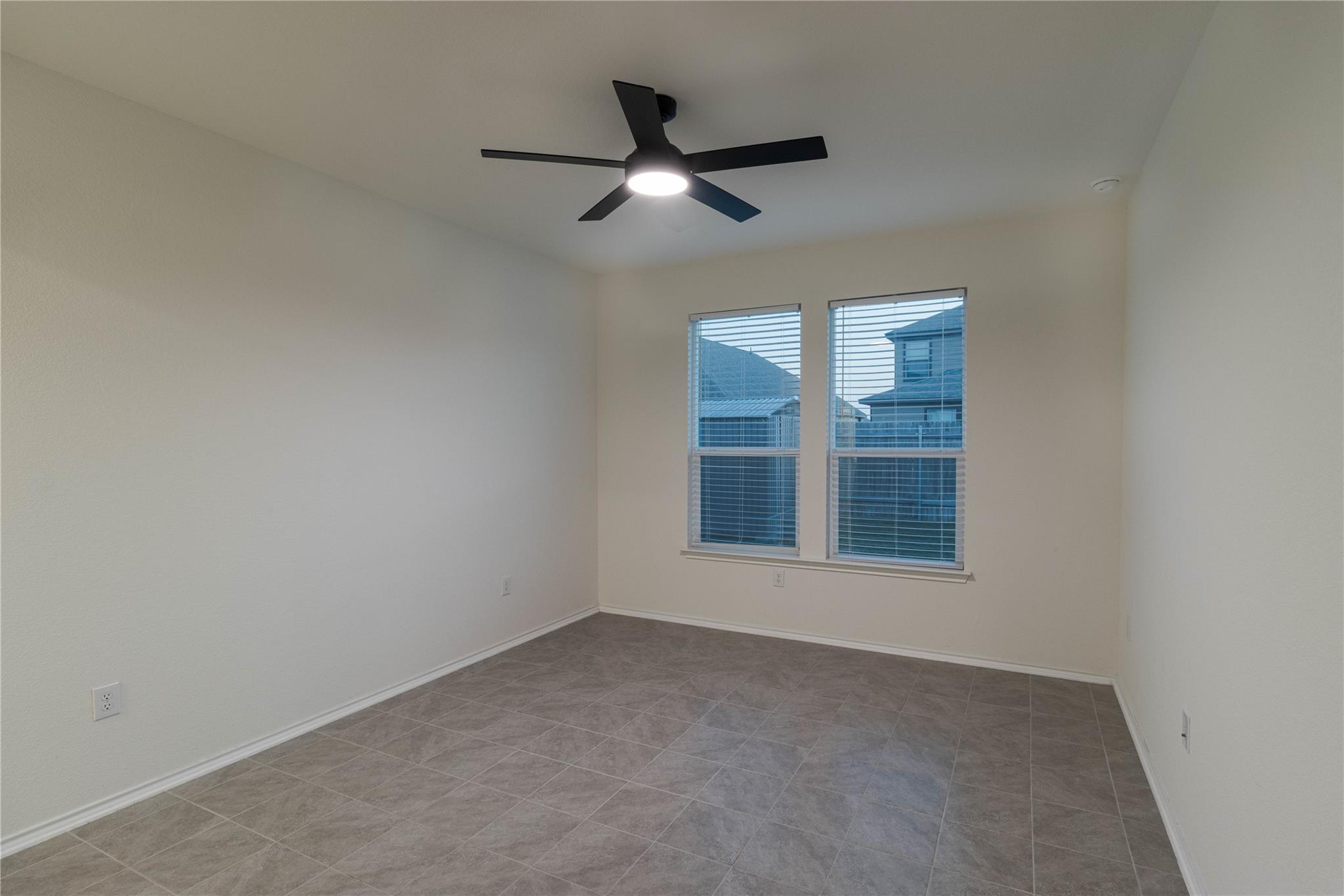 211 Summit Dr, Lockhart, TX 78644