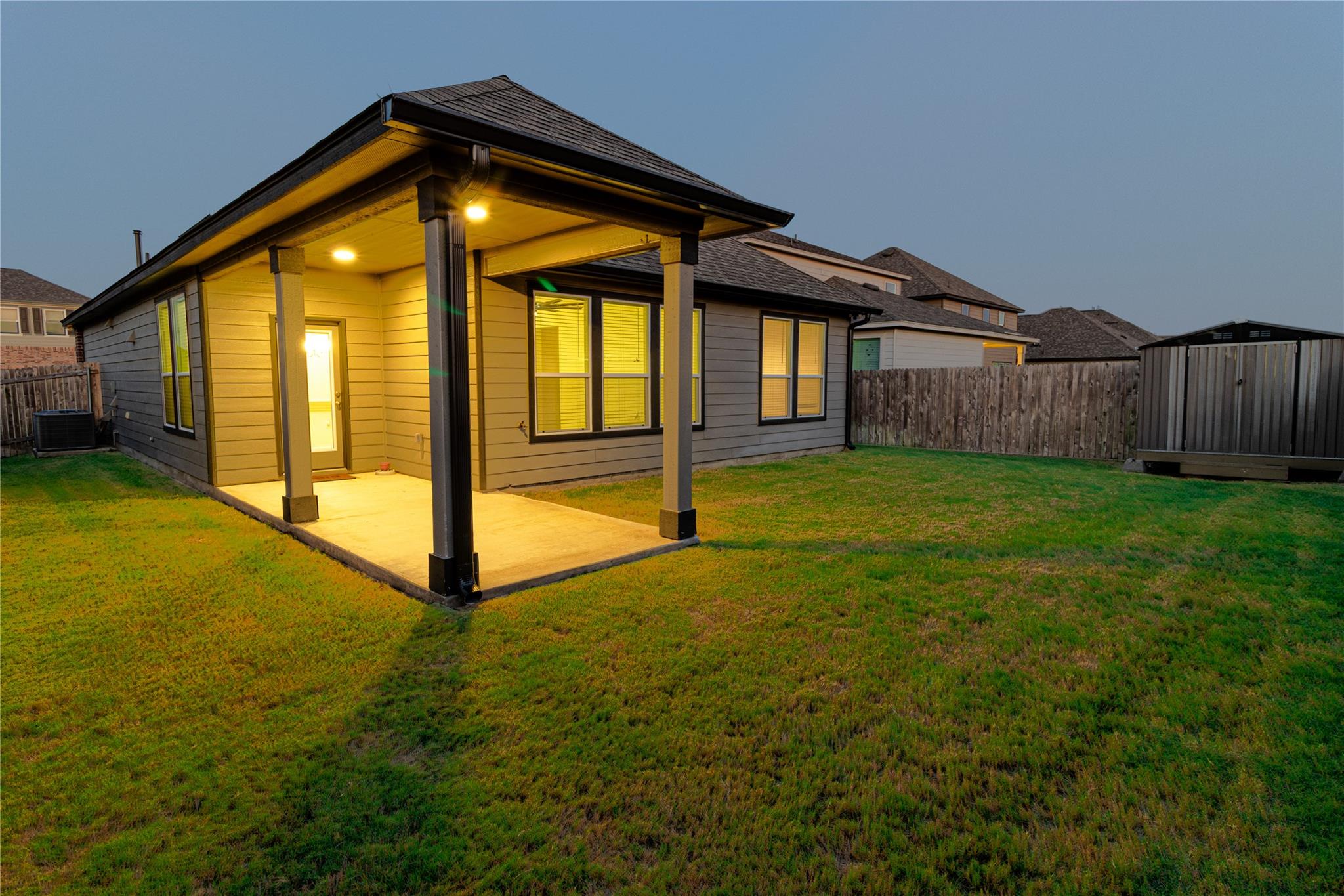 211 Summit Dr, Lockhart, TX 78644