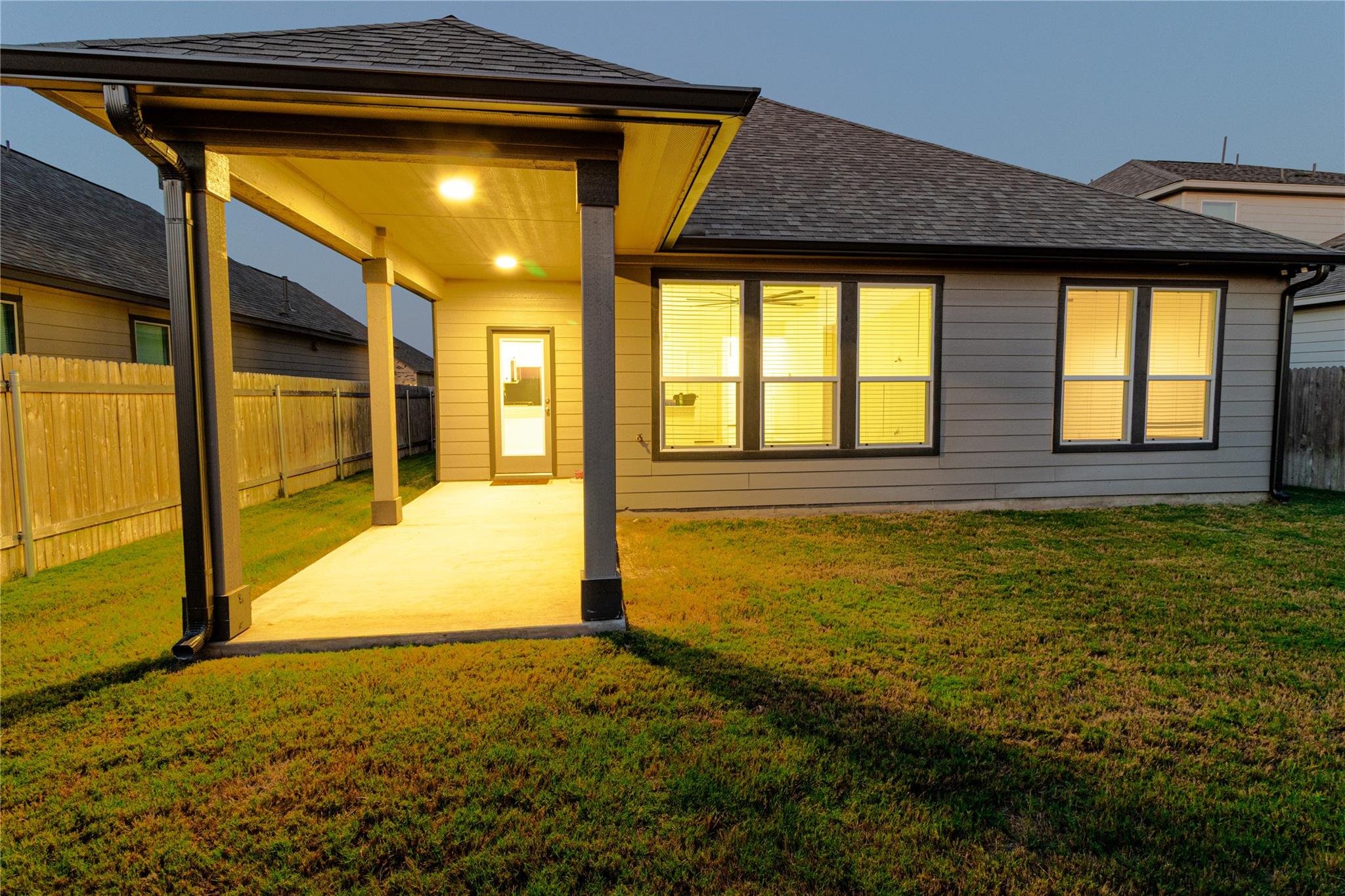 211 Summit Dr, Lockhart, TX 78644