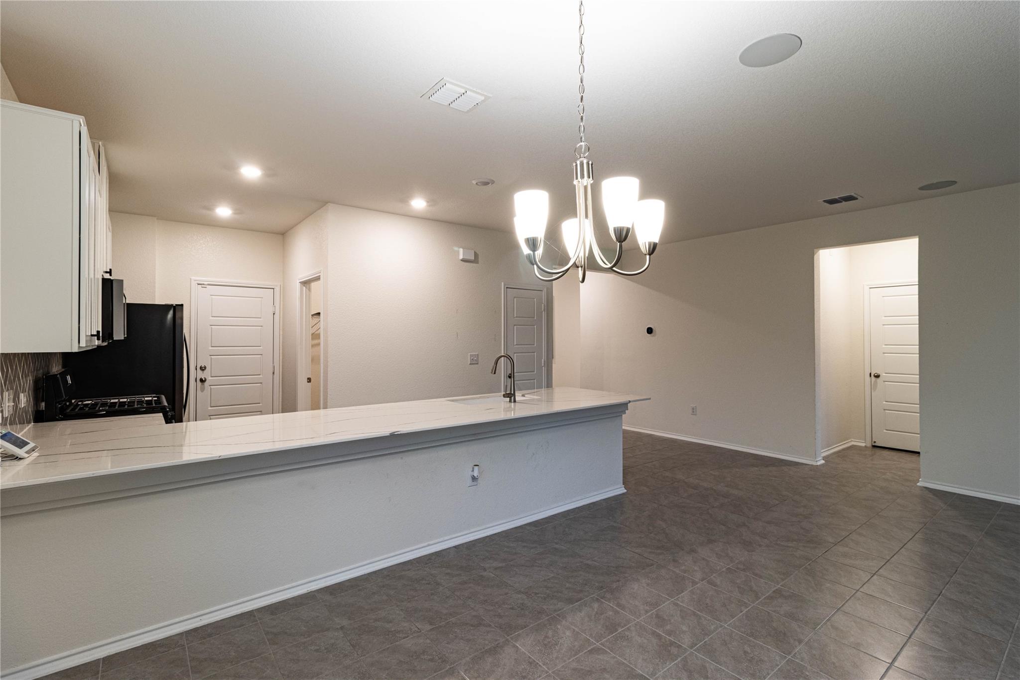 211 Summit Dr, Lockhart, TX 78644