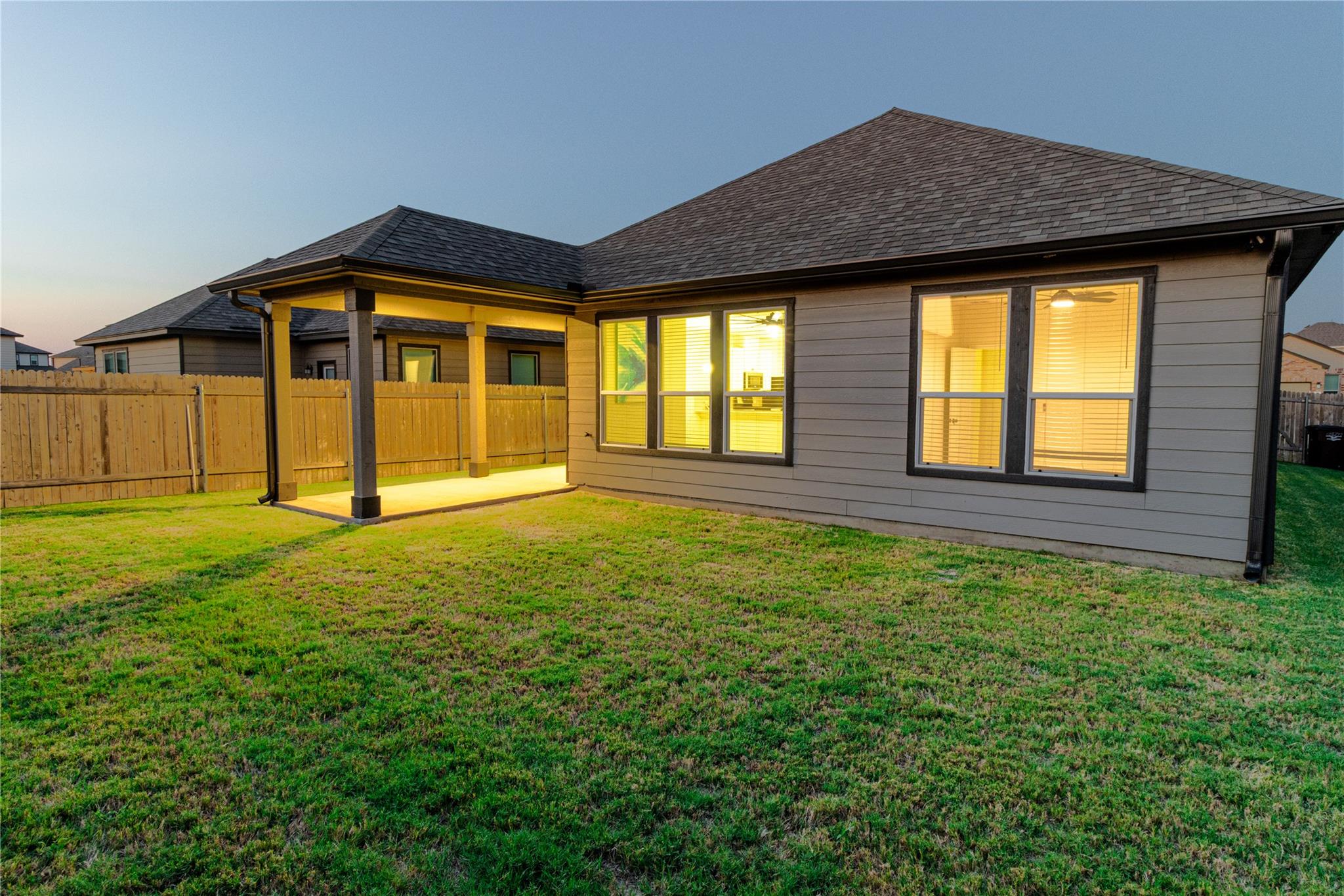 211 Summit Dr, Lockhart, TX 78644