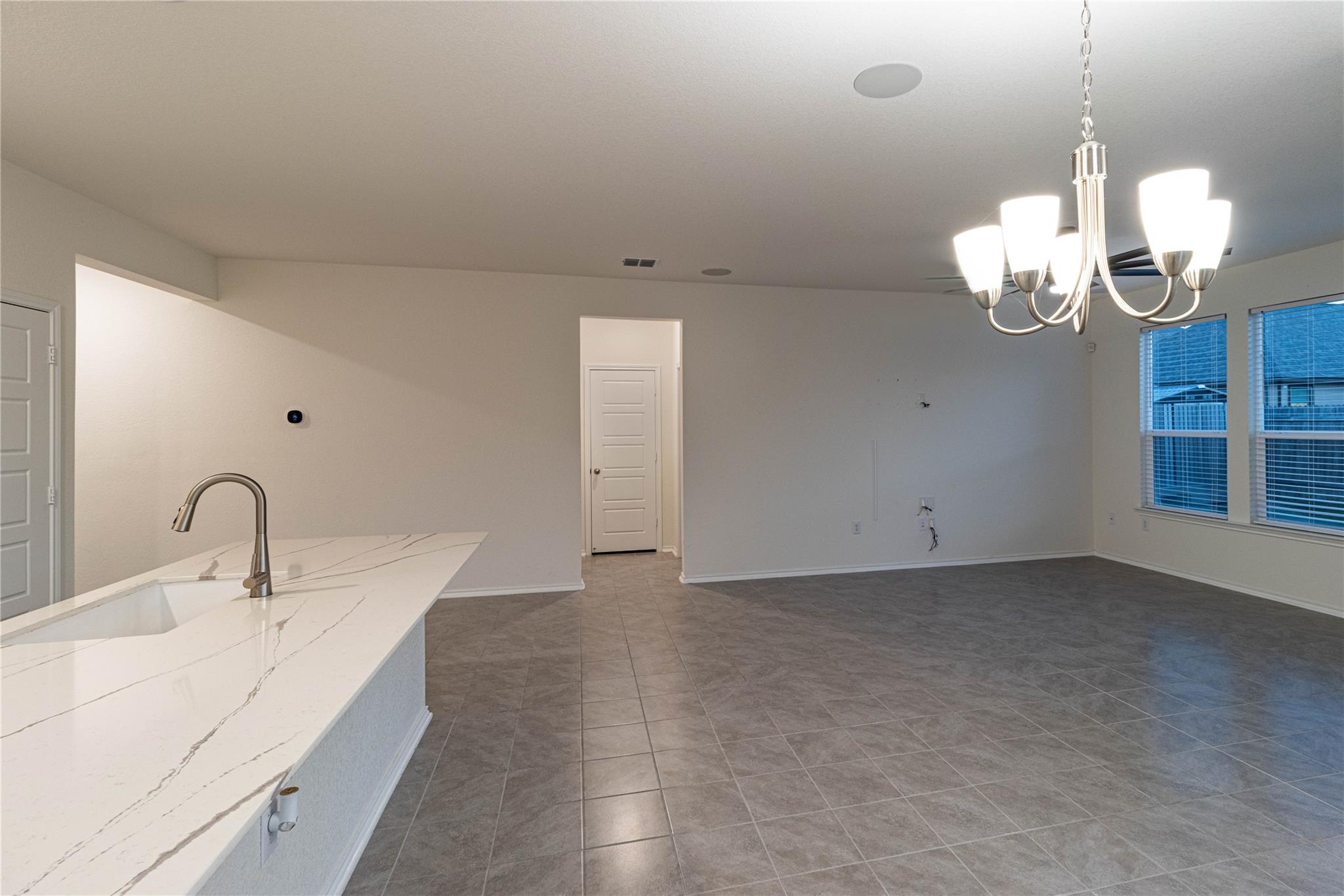 211 Summit Dr, Lockhart, TX 78644