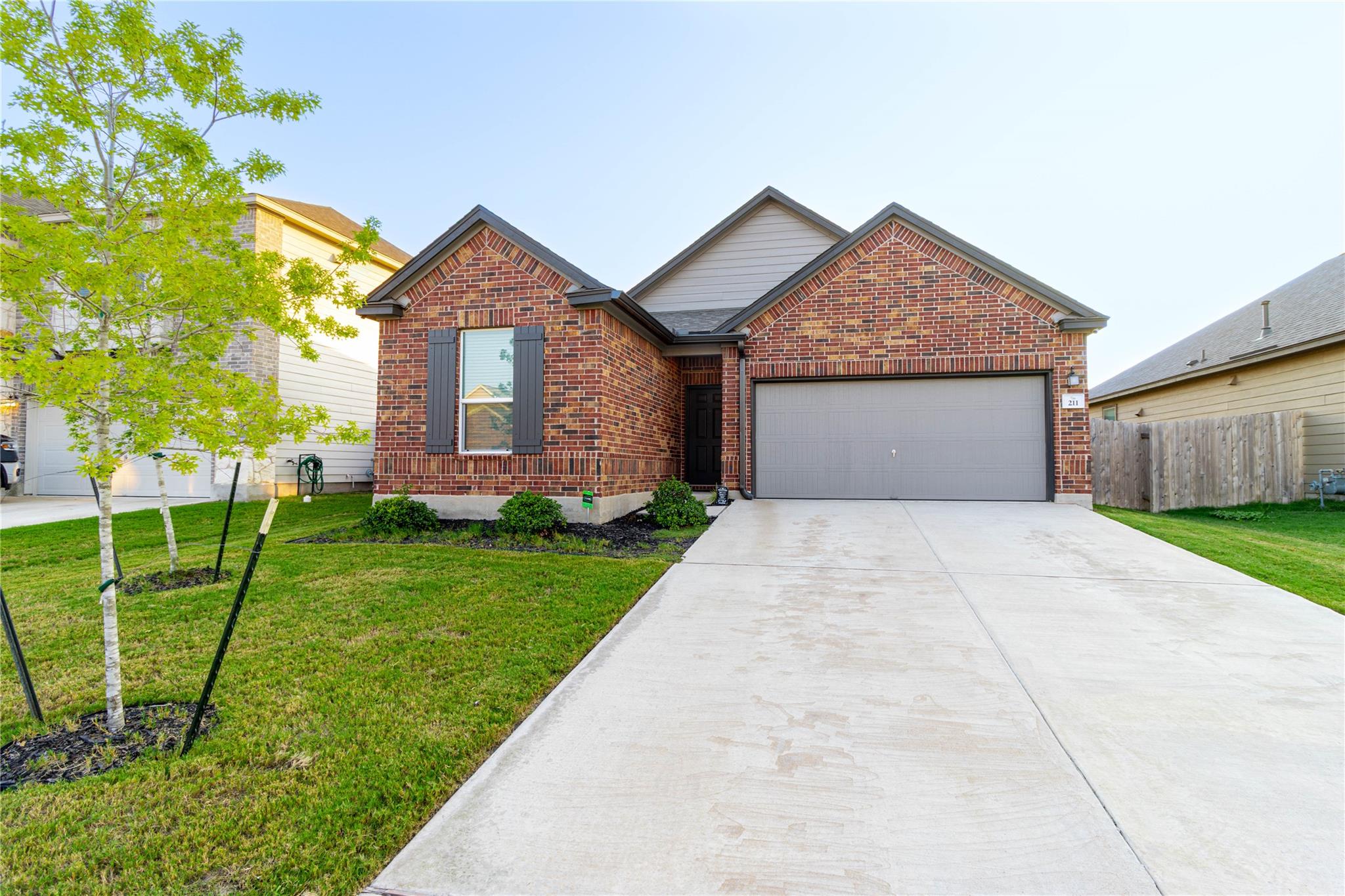 211 Summit Dr, Lockhart, TX 78644