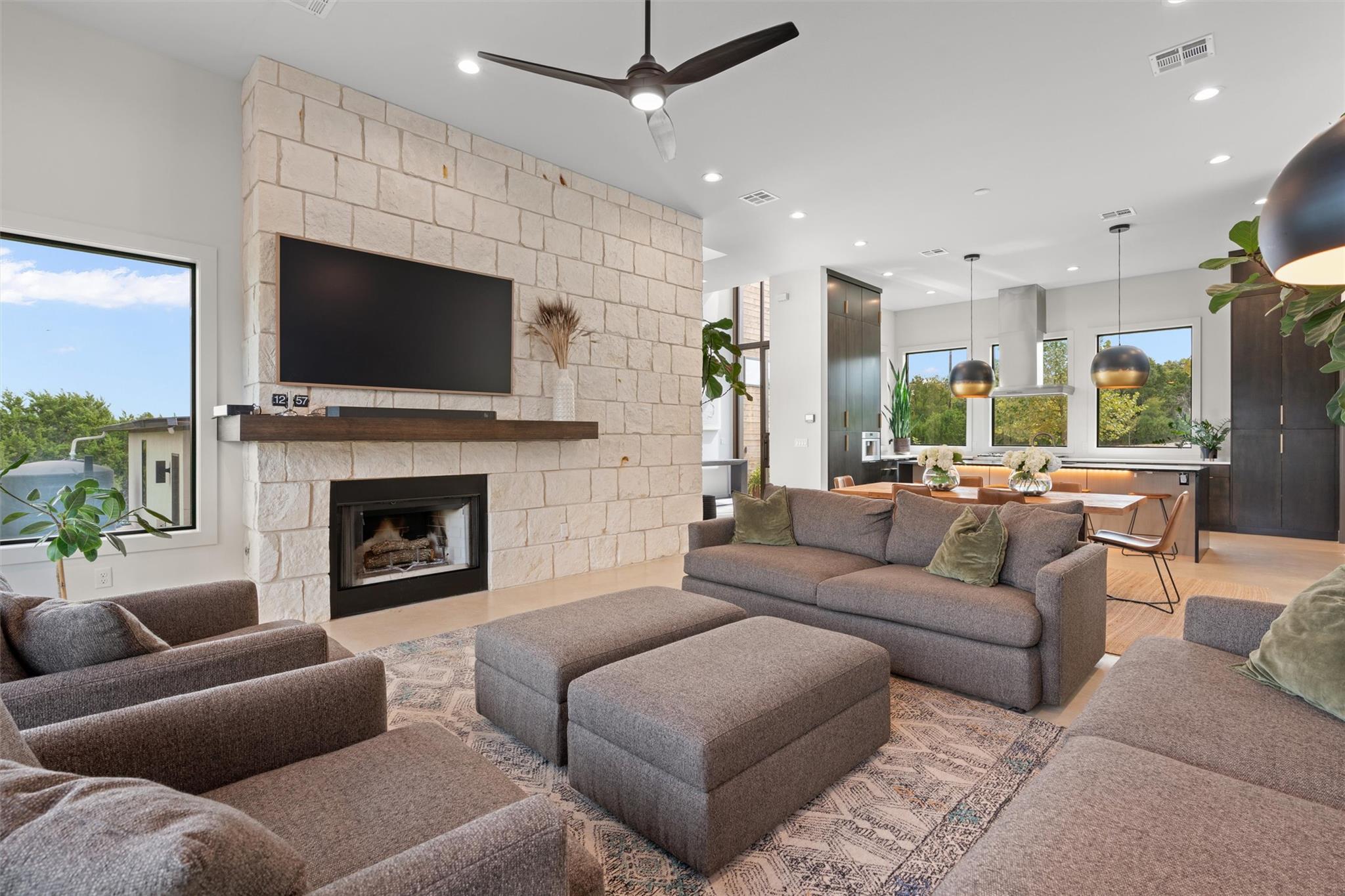 100 Overlook Dr, Liberty Hill, TX 78642