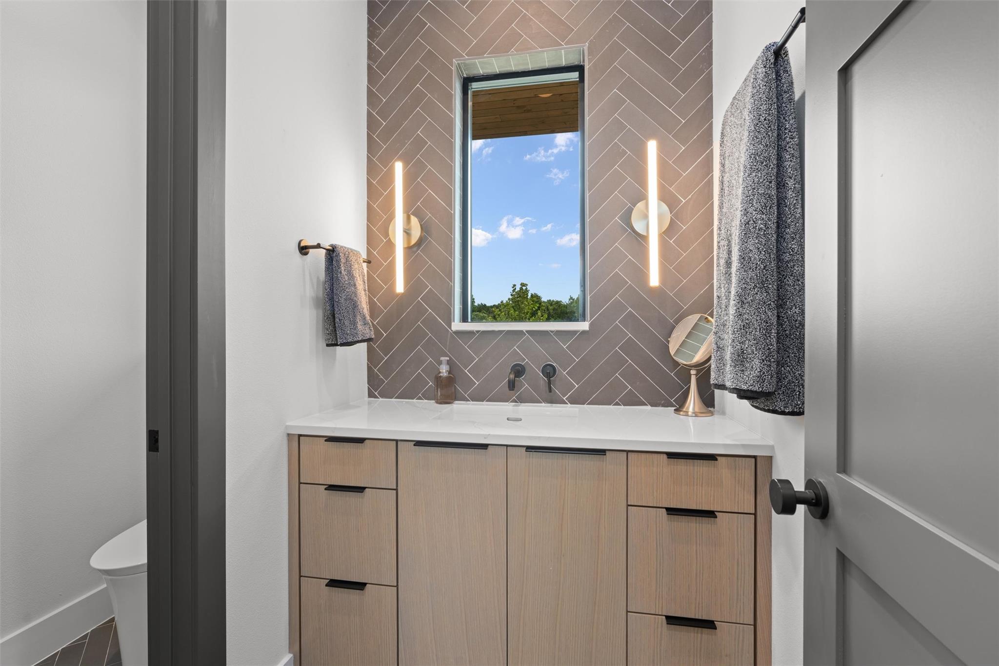 100 Overlook Dr, Liberty Hill, TX 78642