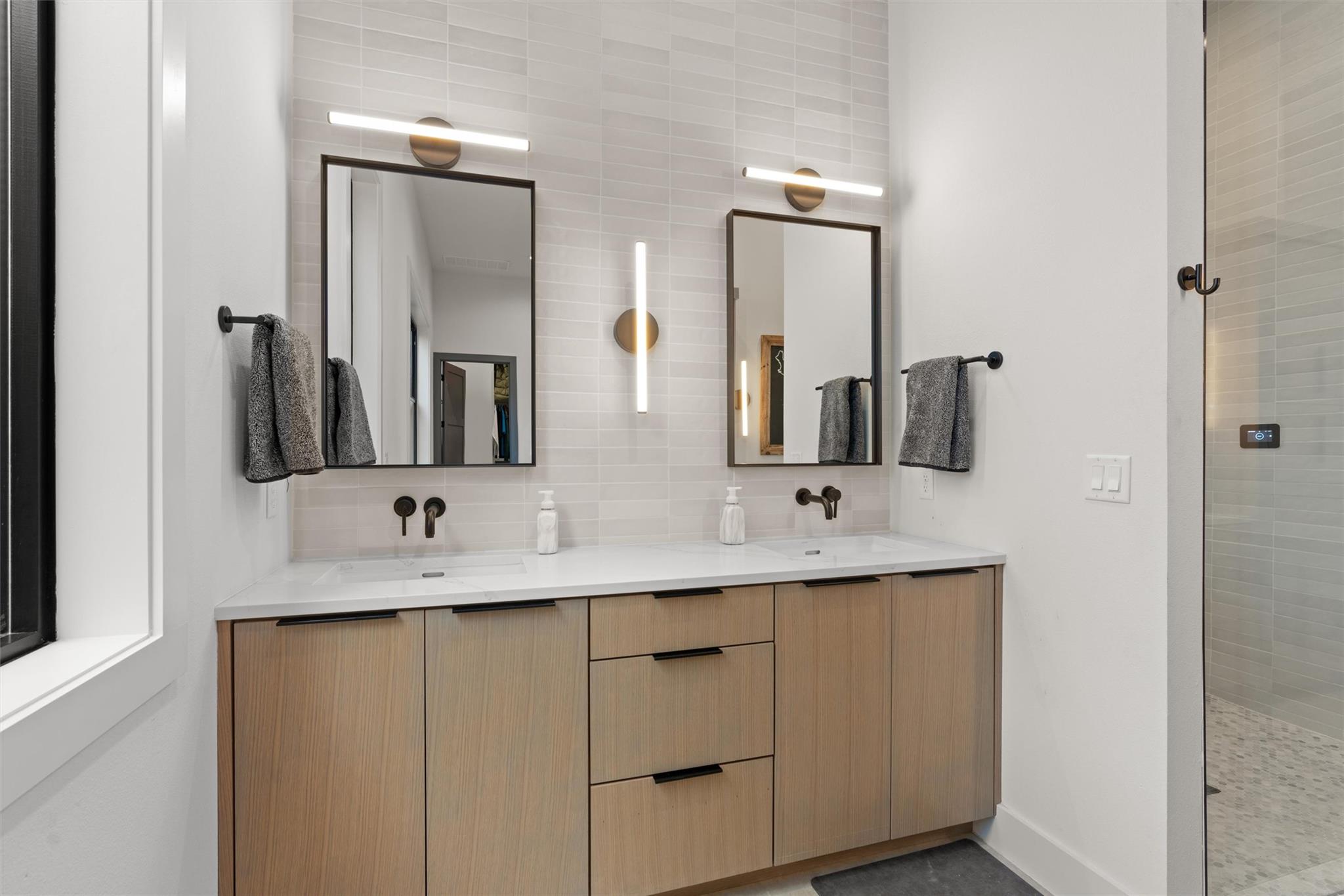 100 Overlook Dr, Liberty Hill, TX 78642