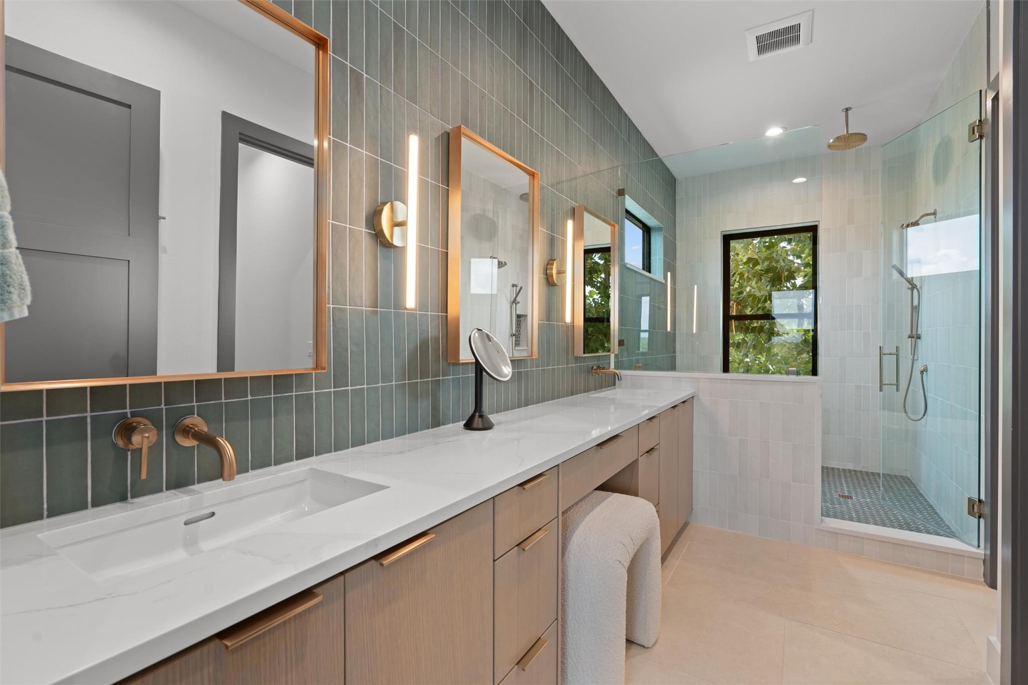 100 Overlook Dr, Liberty Hill, TX 78642