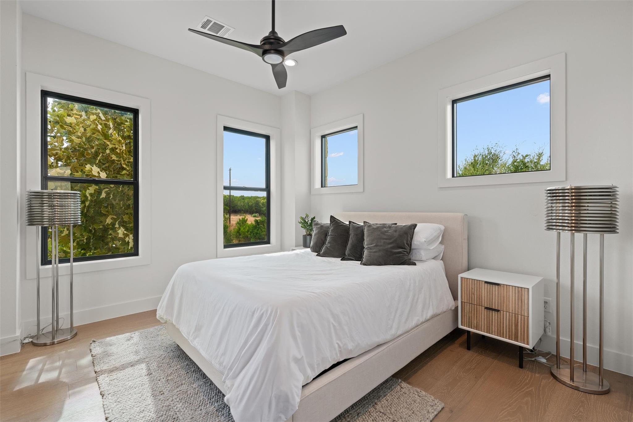 100 Overlook Dr, Liberty Hill, TX 78642