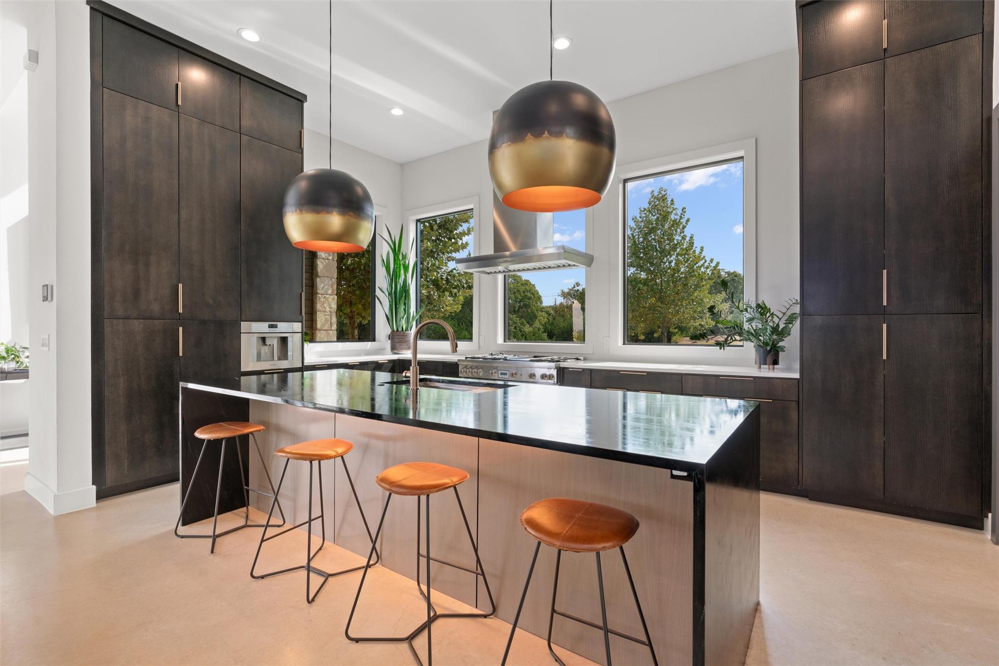 100 Overlook Dr, Liberty Hill, TX 78642