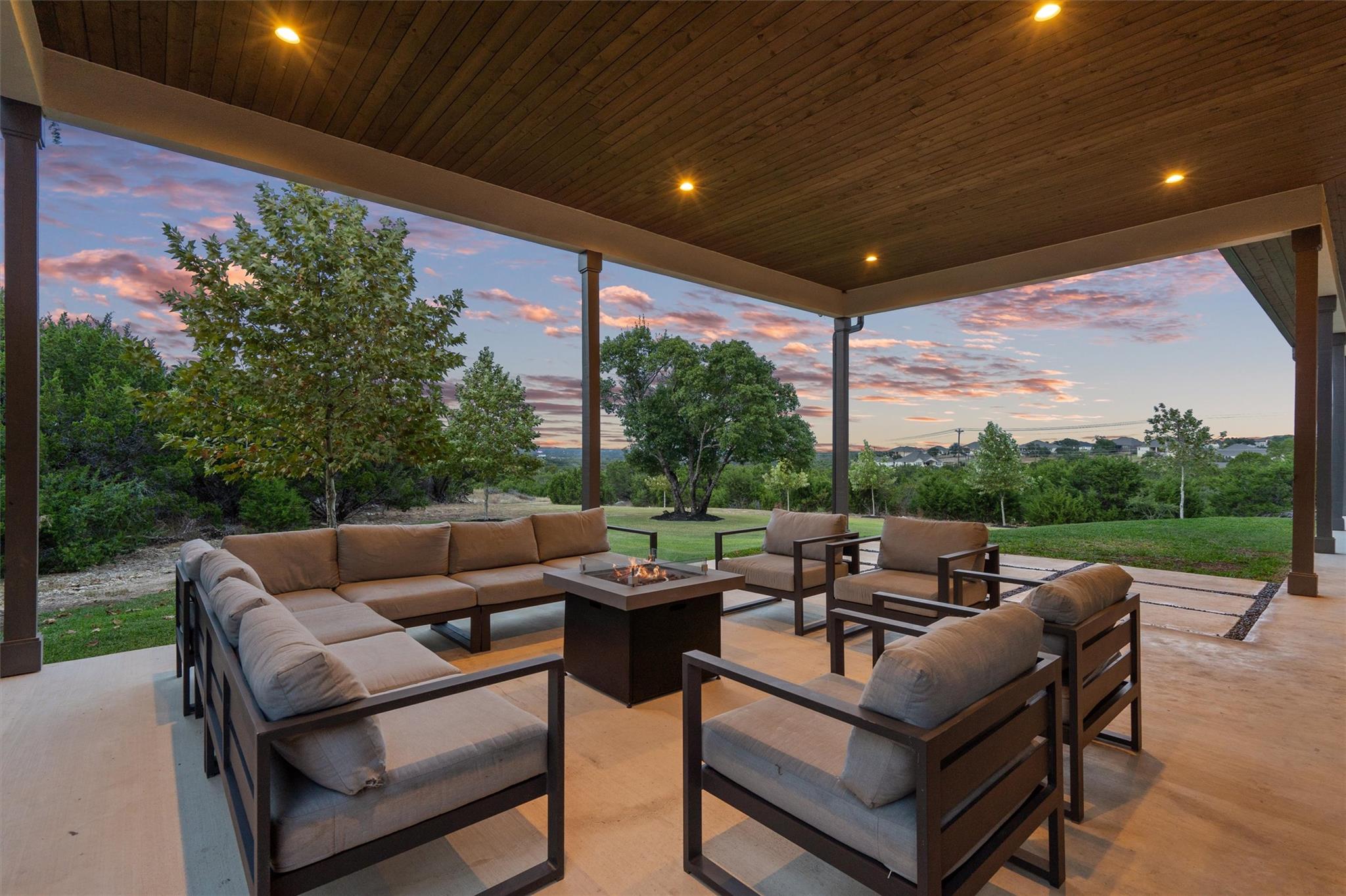 100 Overlook Dr, Liberty Hill, TX 78642