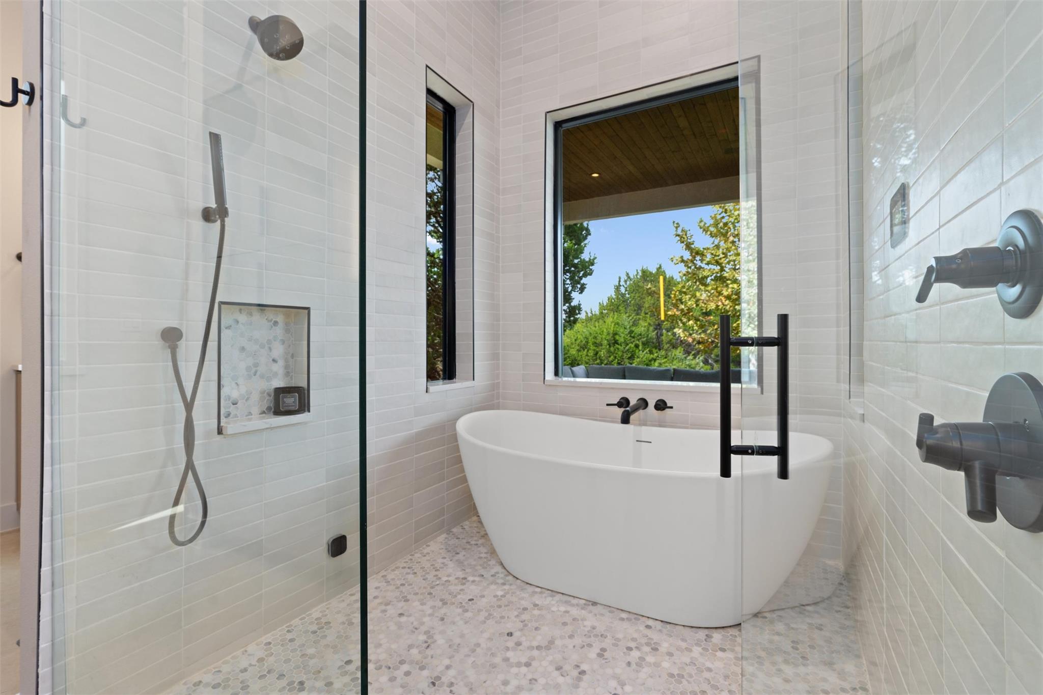 100 Overlook Dr, Liberty Hill, TX 78642