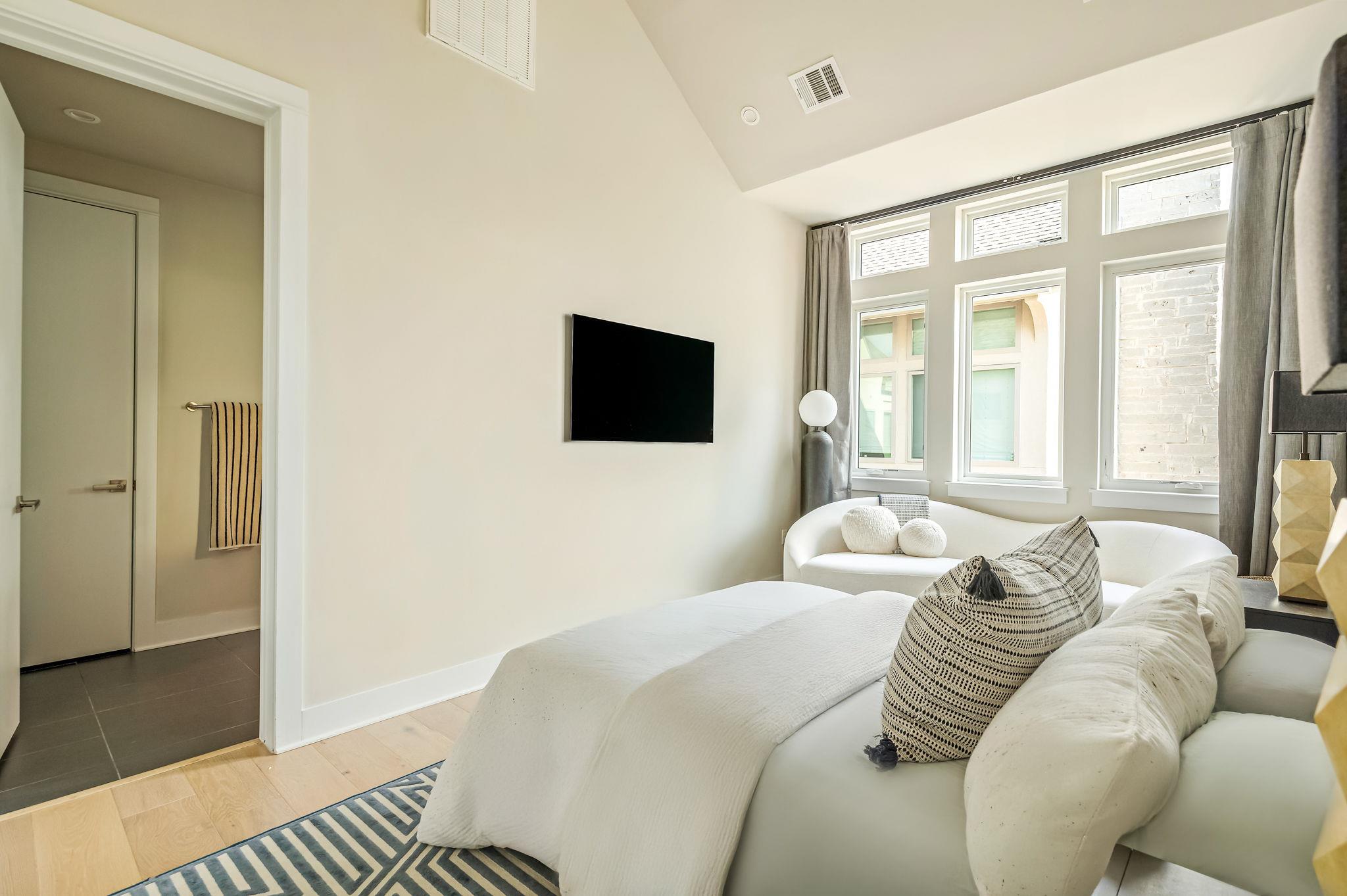 2300 Enfield Rd # 302, Austin, TX 78703