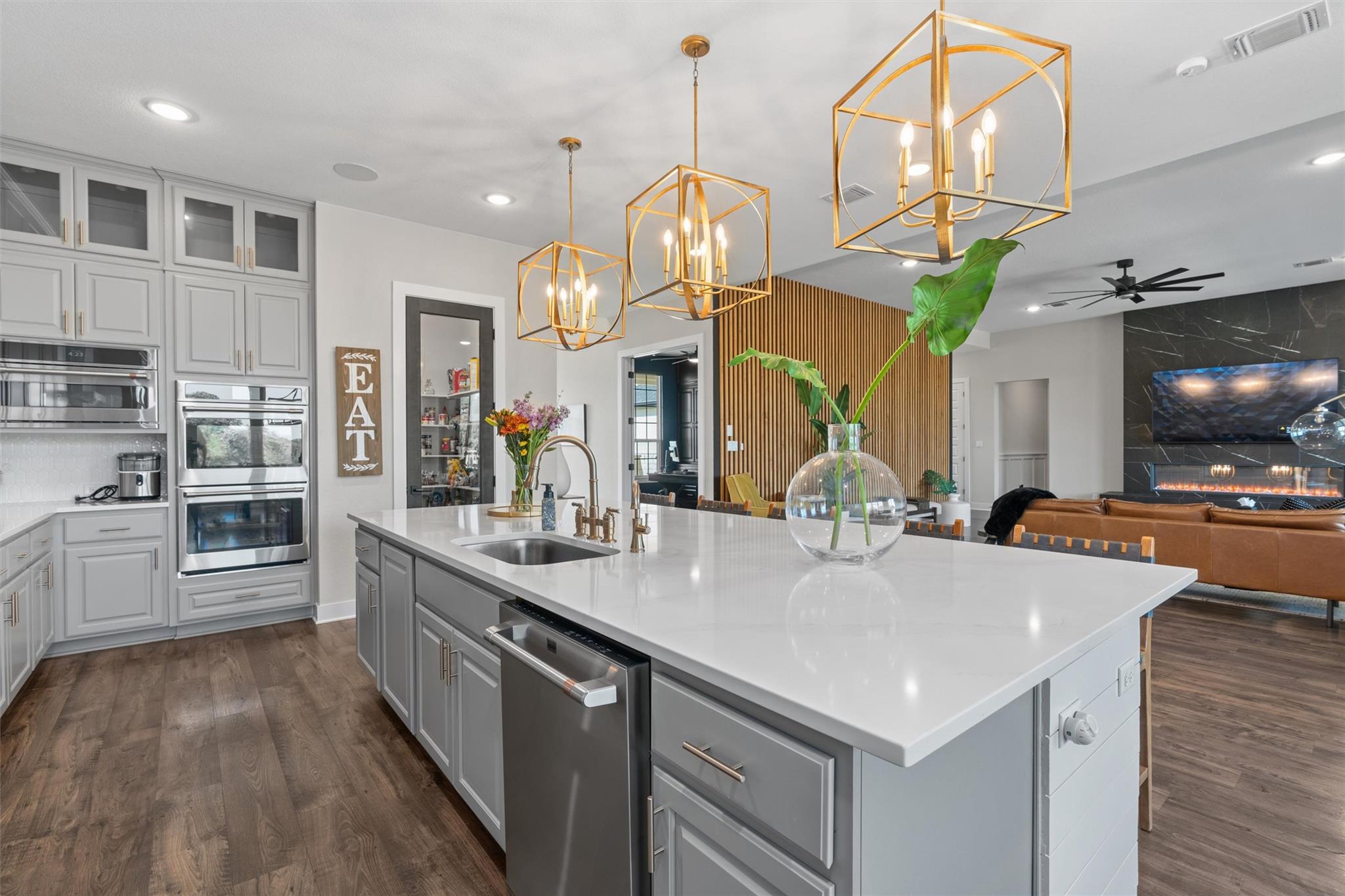 1008 Eagle Point Dr, Georgetown, TX 78628