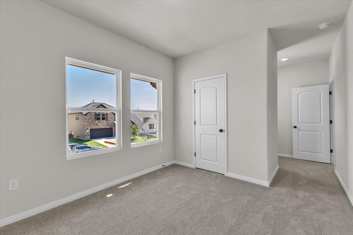 302 Willow Heights Dr, Hutto, TX 78634