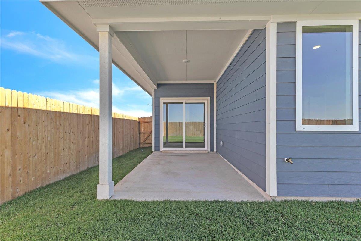 302 Willow Heights Dr, Hutto, TX 78634