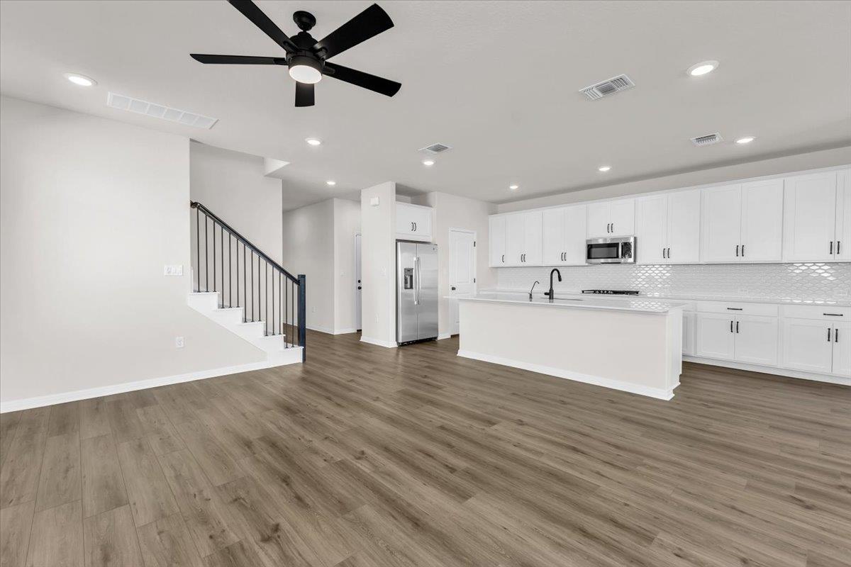 302 Willow Heights Dr, Hutto, TX 78634