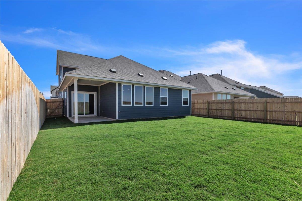 302 Willow Heights Dr, Hutto, TX 78634