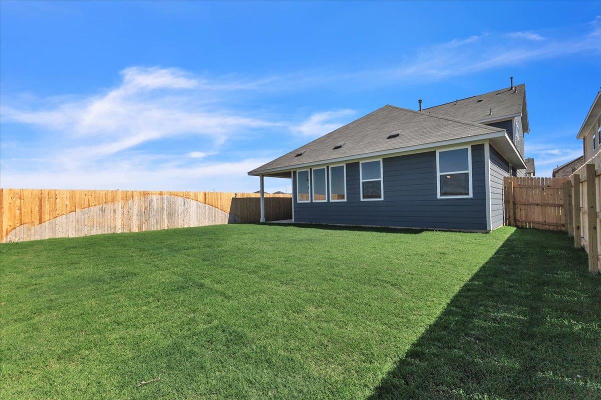 302 Willow Heights Dr, Hutto, TX 78634