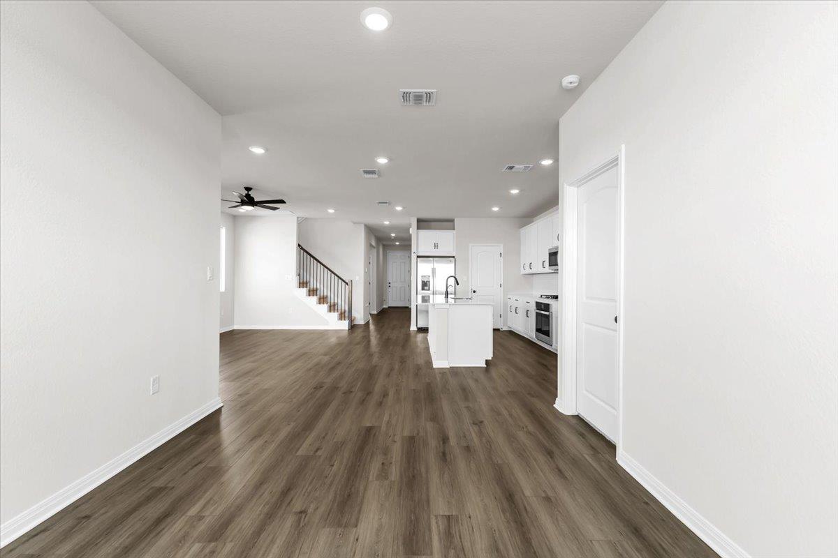 302 Willow Heights Dr, Hutto, TX 78634