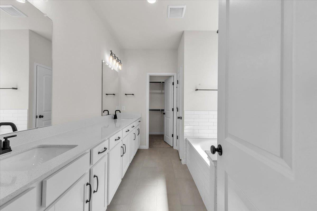 302 Willow Heights Dr, Hutto, TX 78634