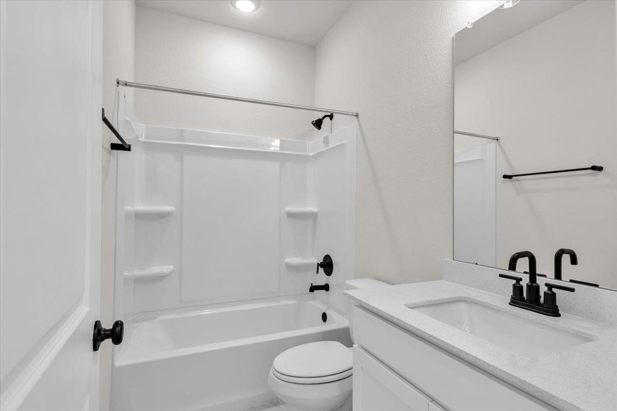 302 Willow Heights Dr, Hutto, TX 78634