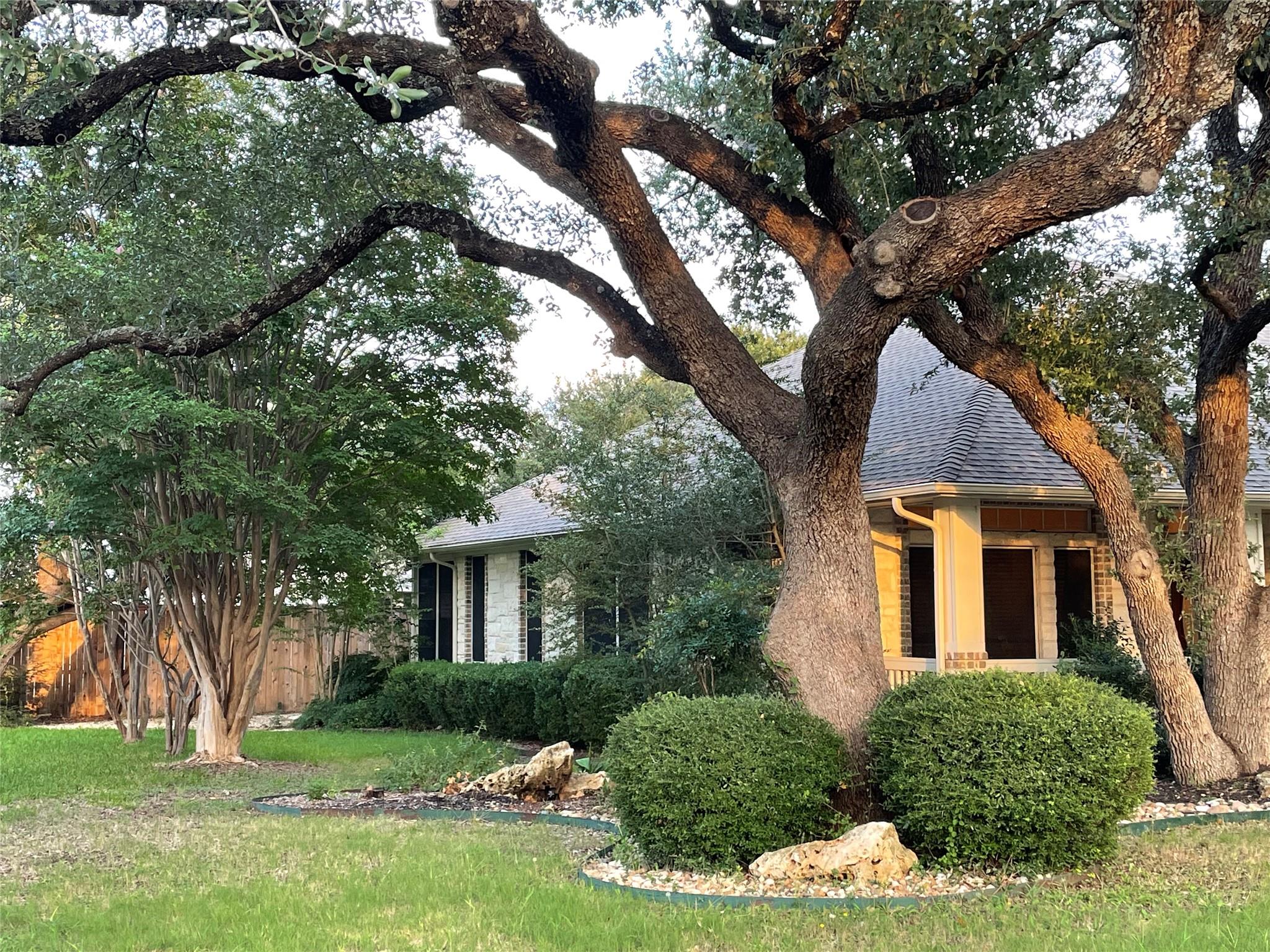 120 W Brazos Dr, Georgetown, TX 78628