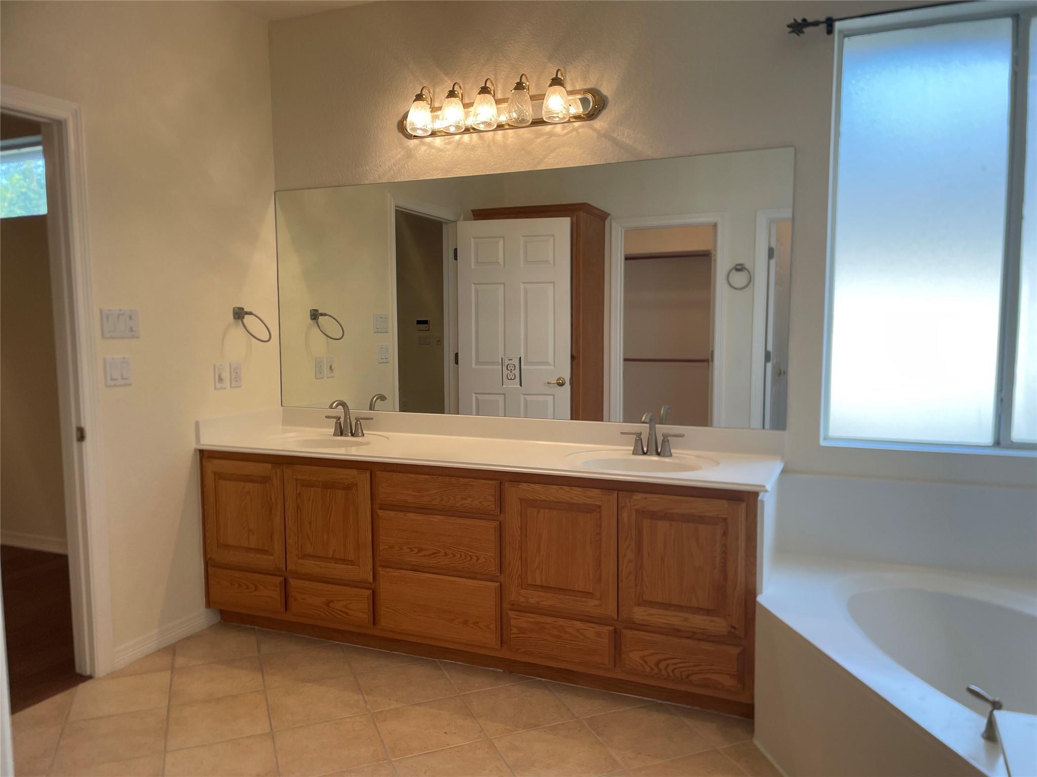 120 W Brazos Dr, Georgetown, TX 78628