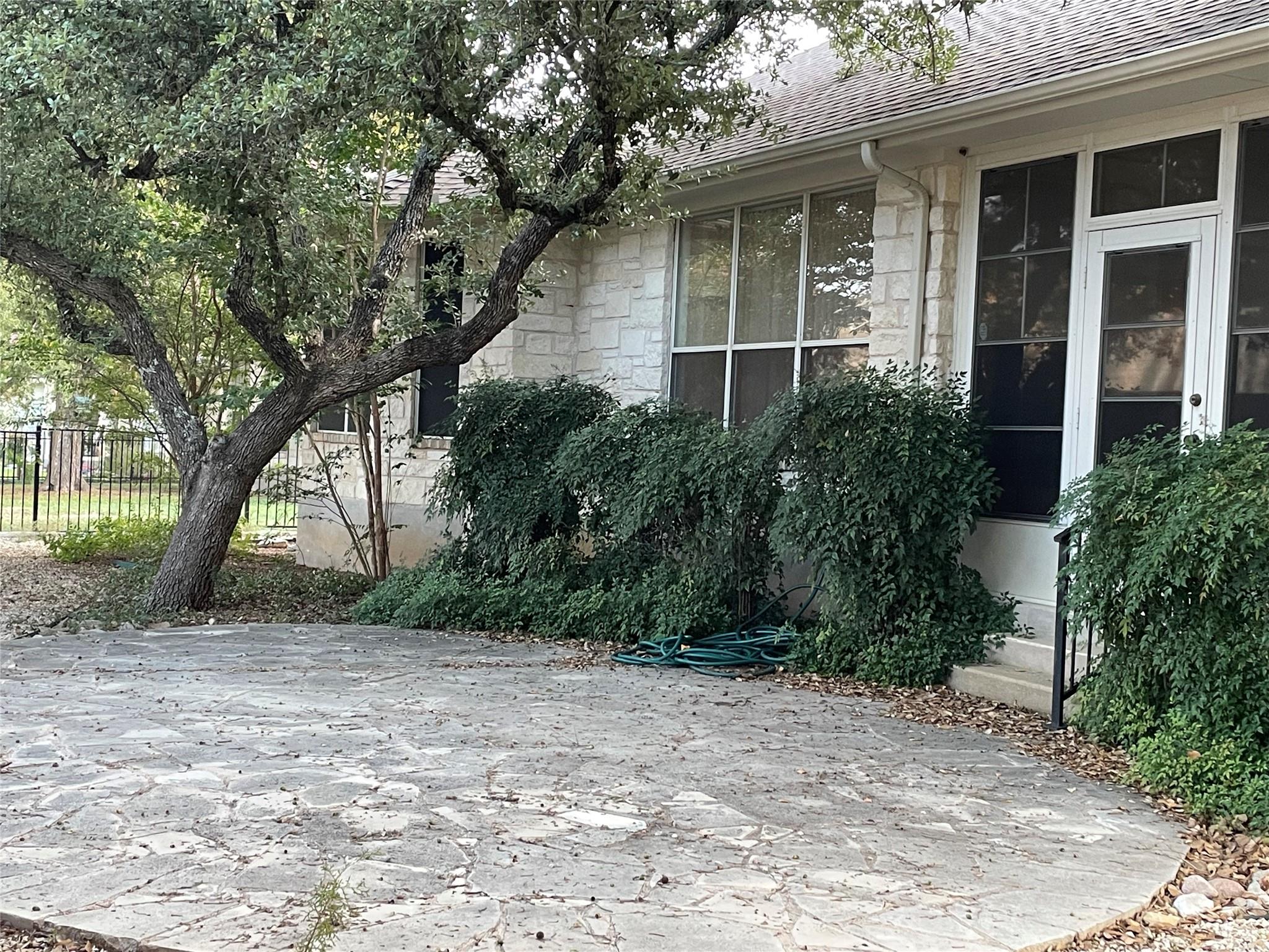 120 W Brazos Dr, Georgetown, TX 78628