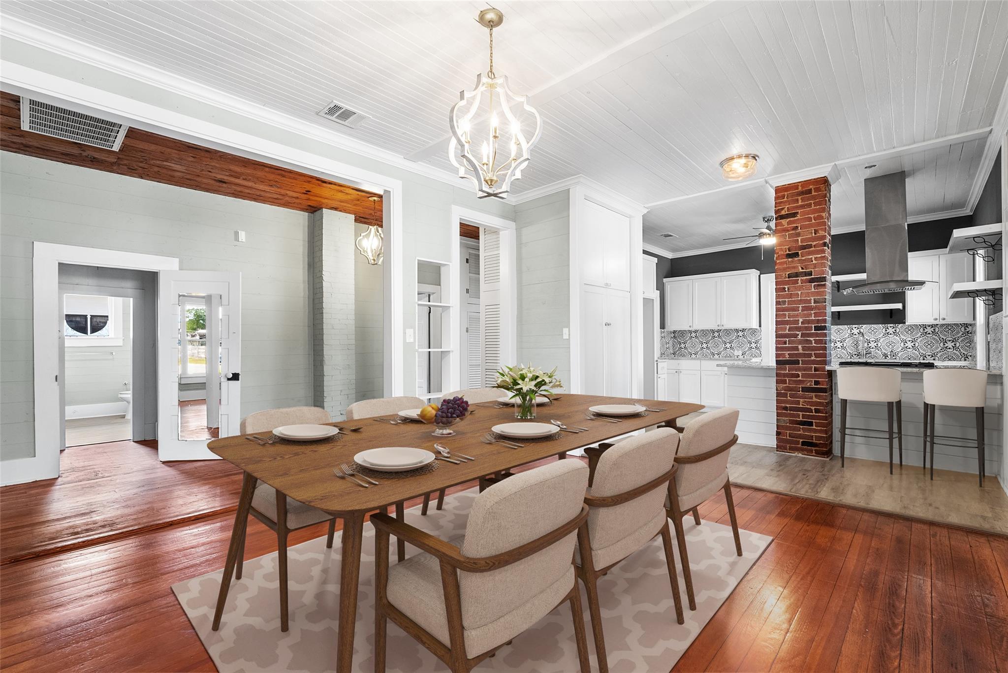 108 N Avenue B, Elgin, TX 78621