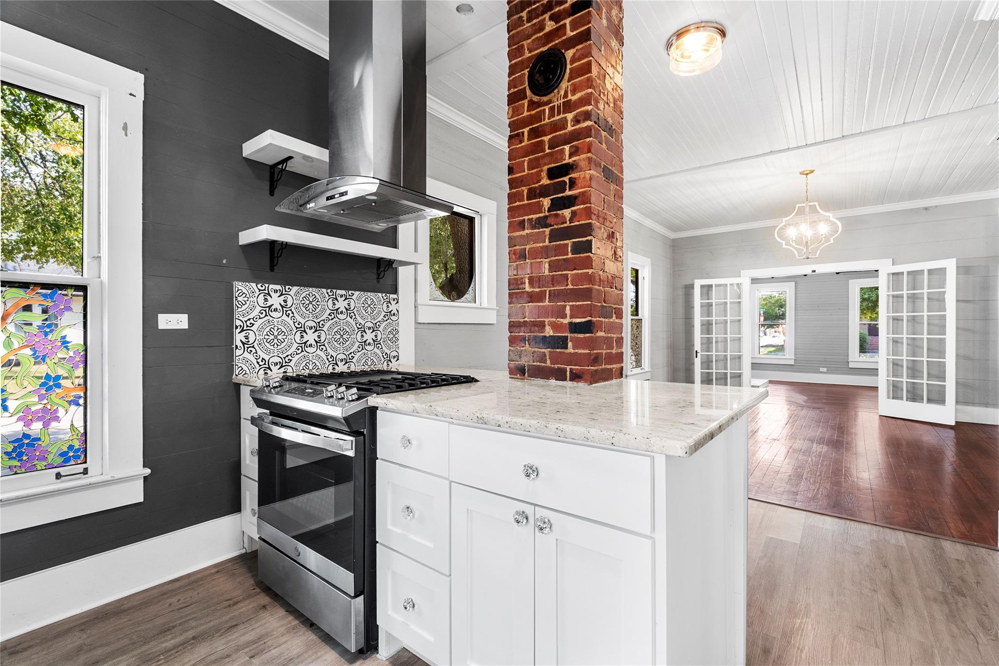 108 N Avenue B, Elgin, TX 78621