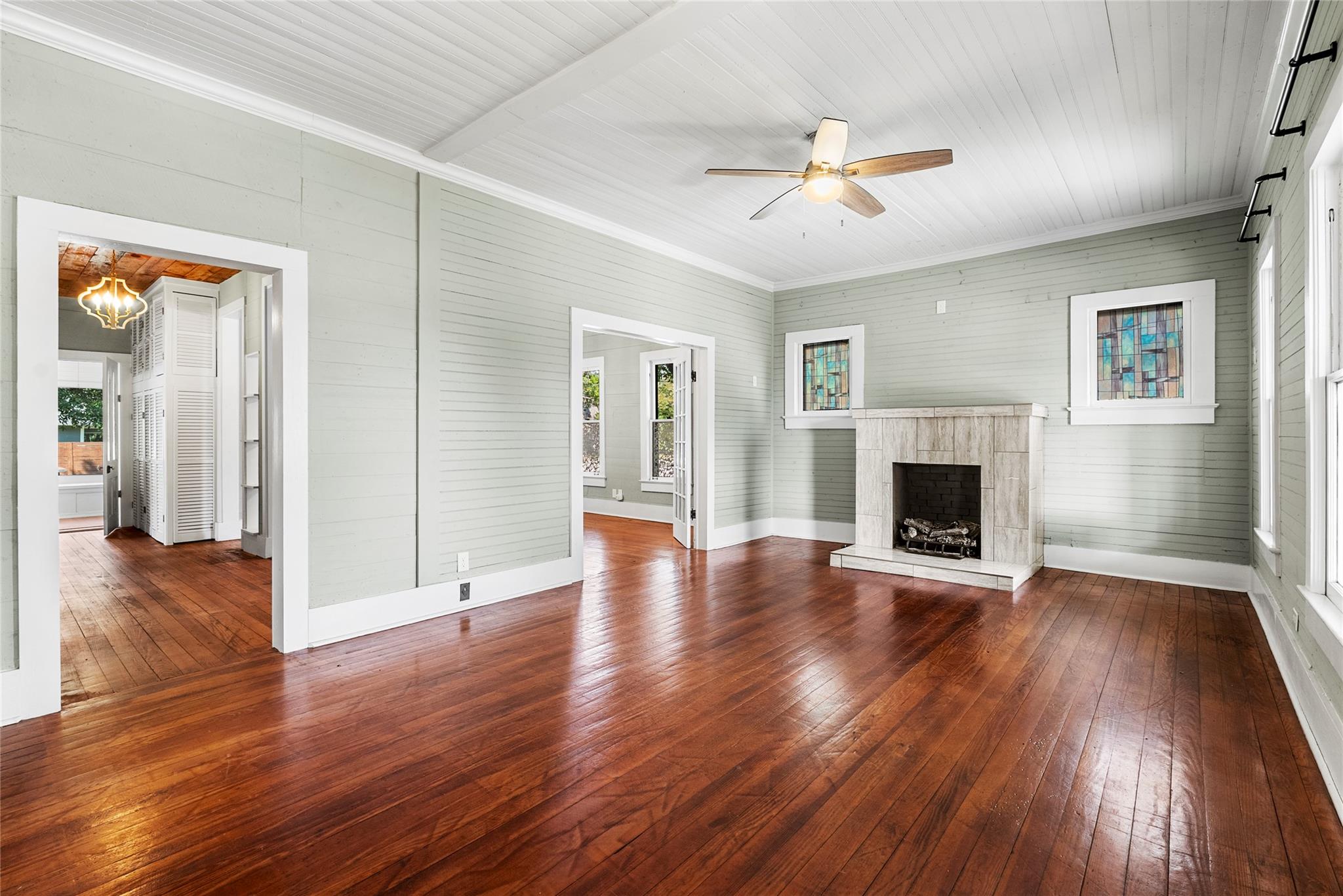 108 N Avenue B, Elgin, TX 78621