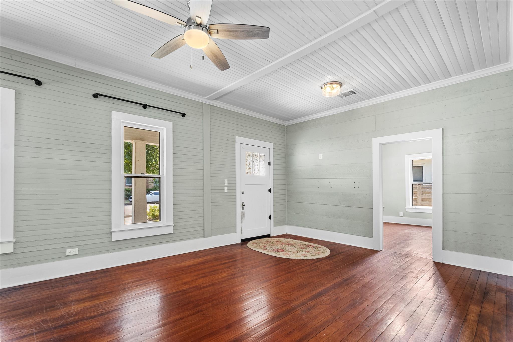 108 N Avenue B, Elgin, TX 78621