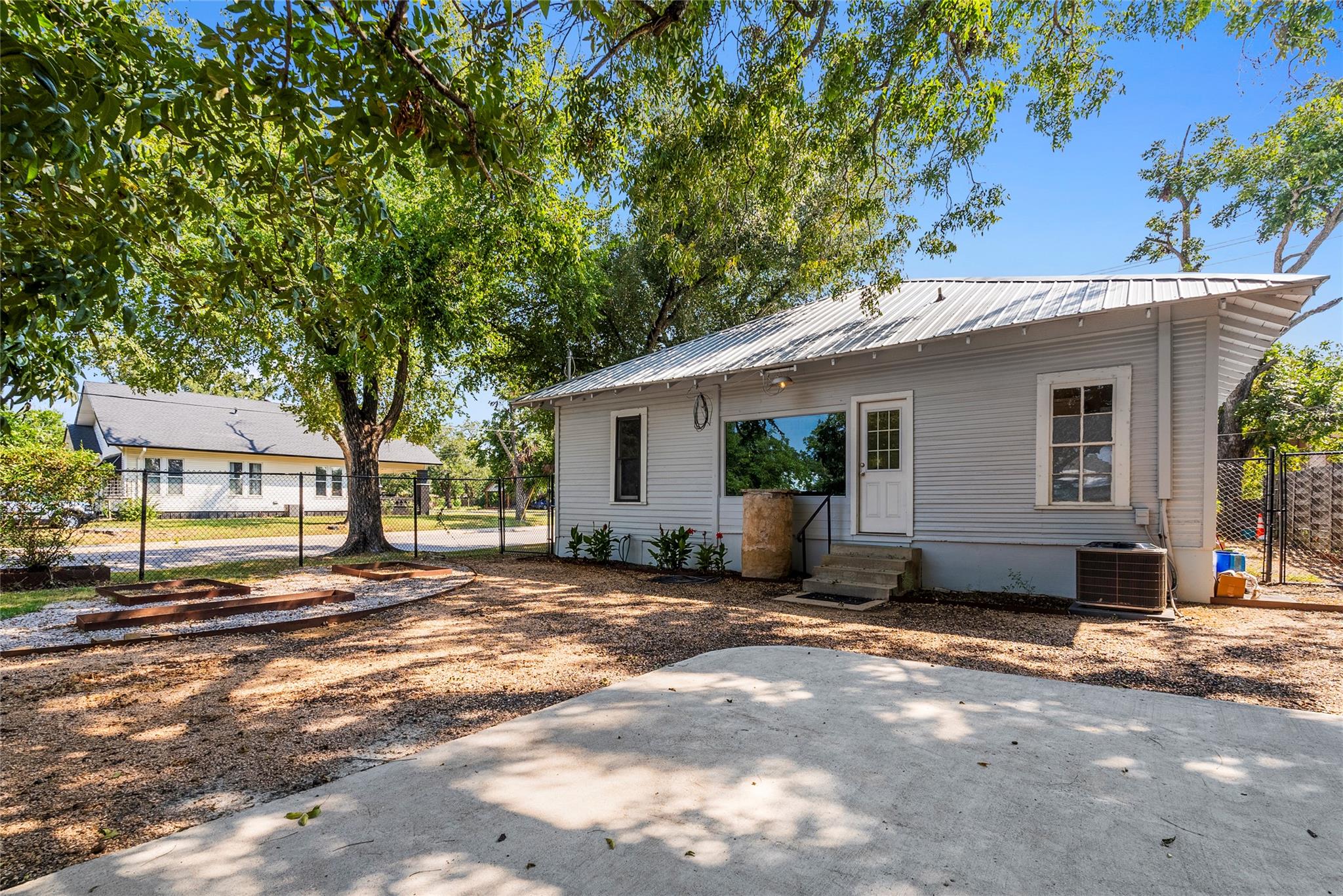 108 N Avenue B, Elgin, TX 78621