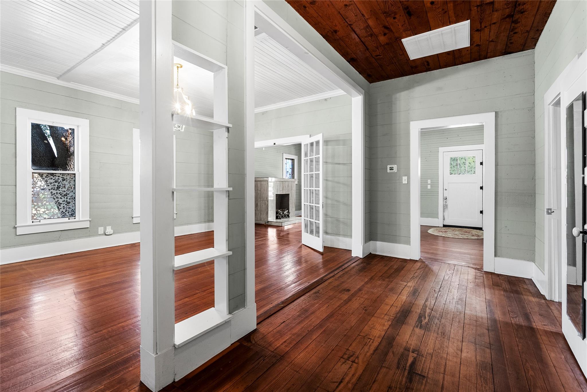 108 N Avenue B, Elgin, TX 78621