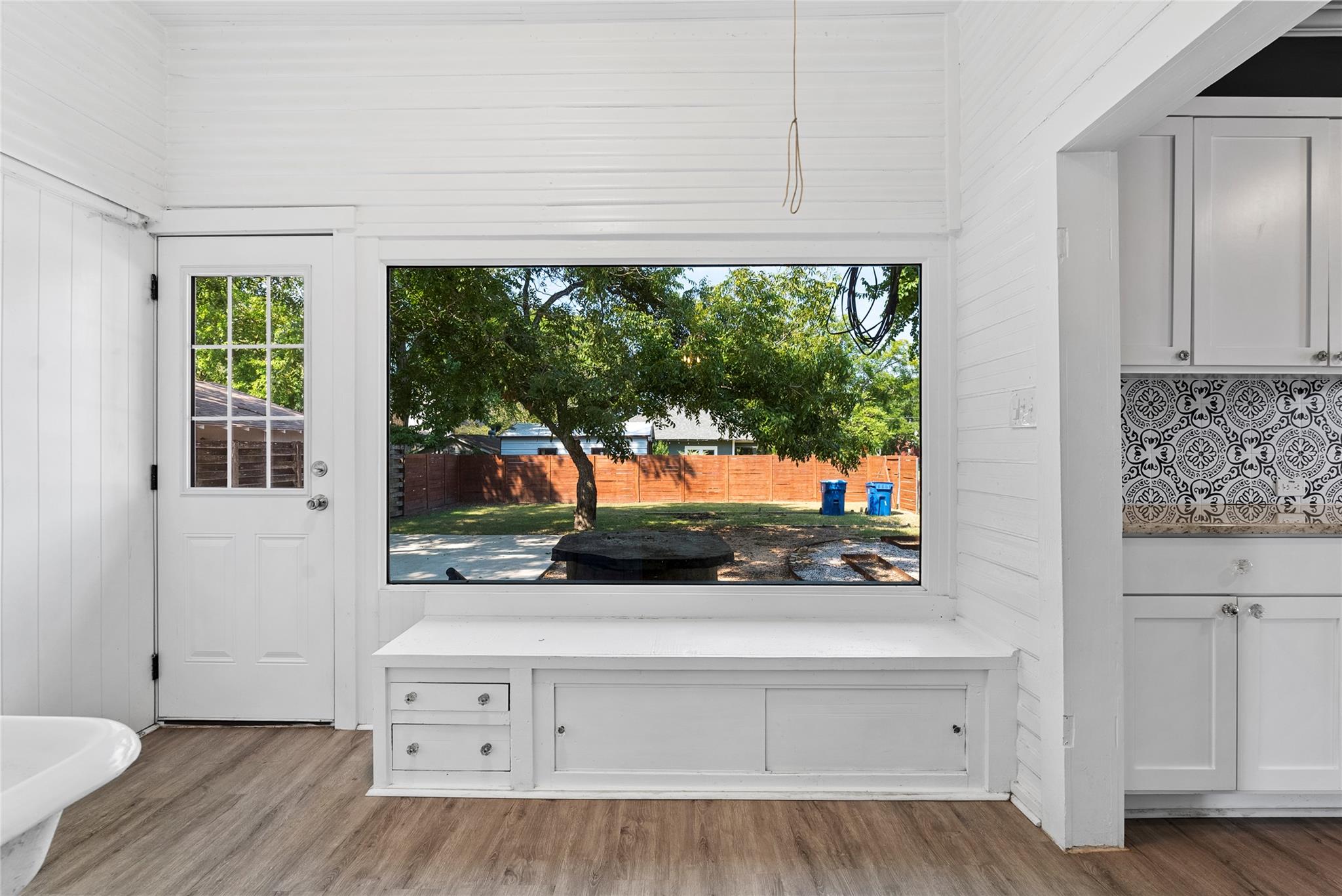 108 N Avenue B, Elgin, TX 78621