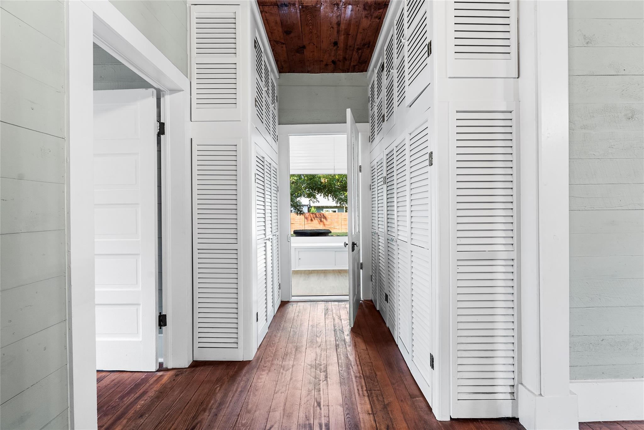 108 N Avenue B, Elgin, TX 78621