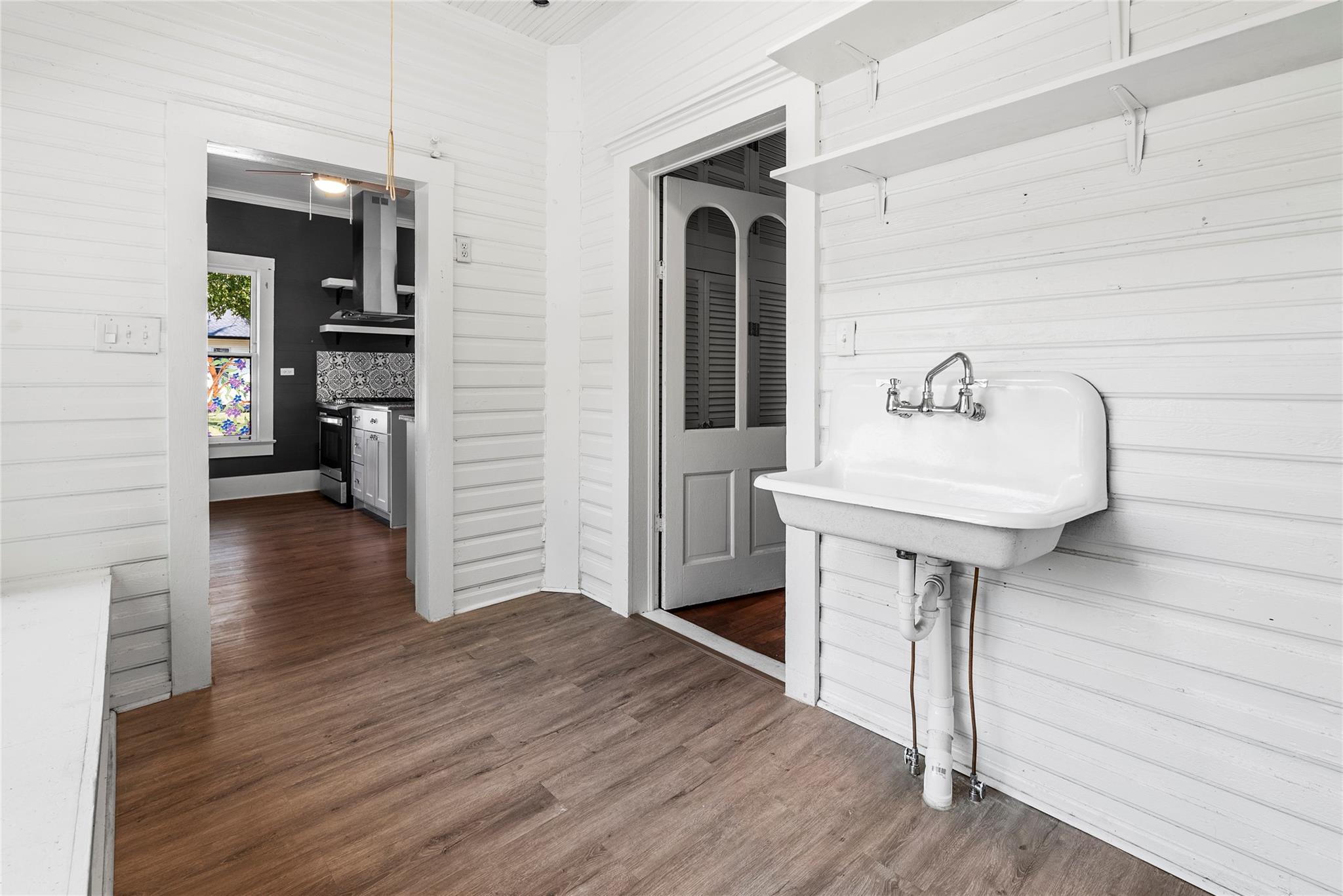 108 N Avenue B, Elgin, TX 78621