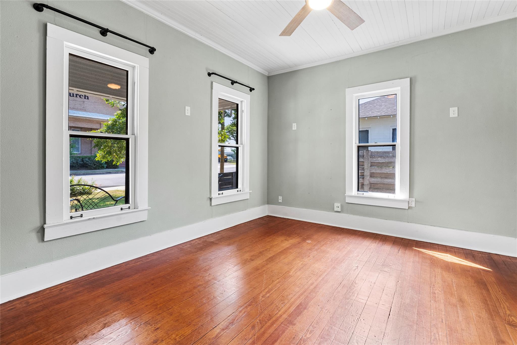 108 N Avenue B, Elgin, TX 78621